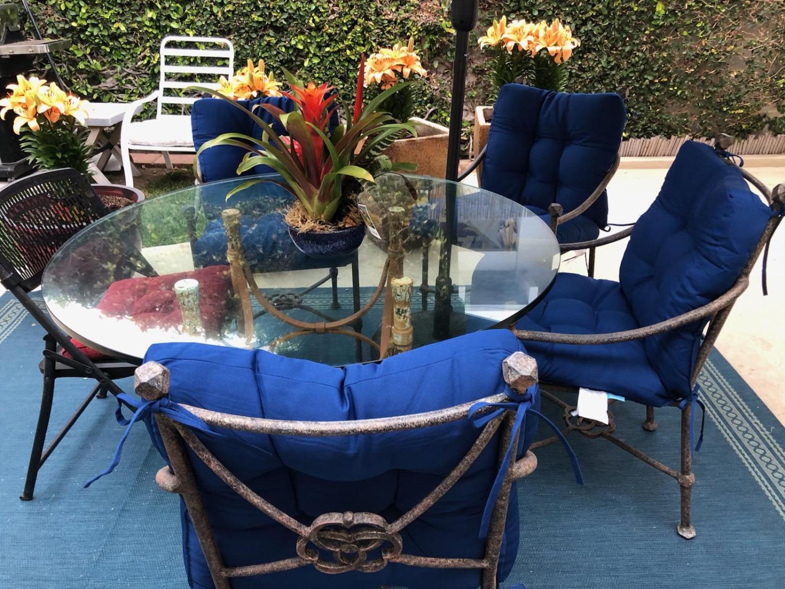 Overlooking Marina del Rey sailboats, is Green Ginger Playa Del Rey on the bluff,