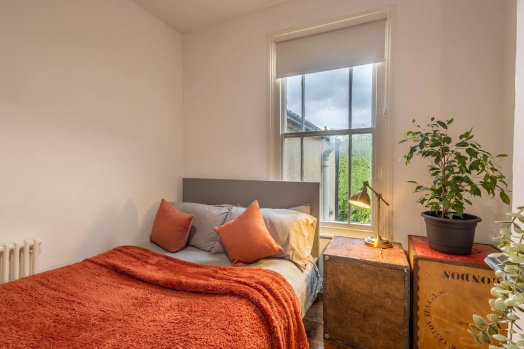 Spacious, 3 Bed House, Wi-Fi, Long Term Discounts view 2