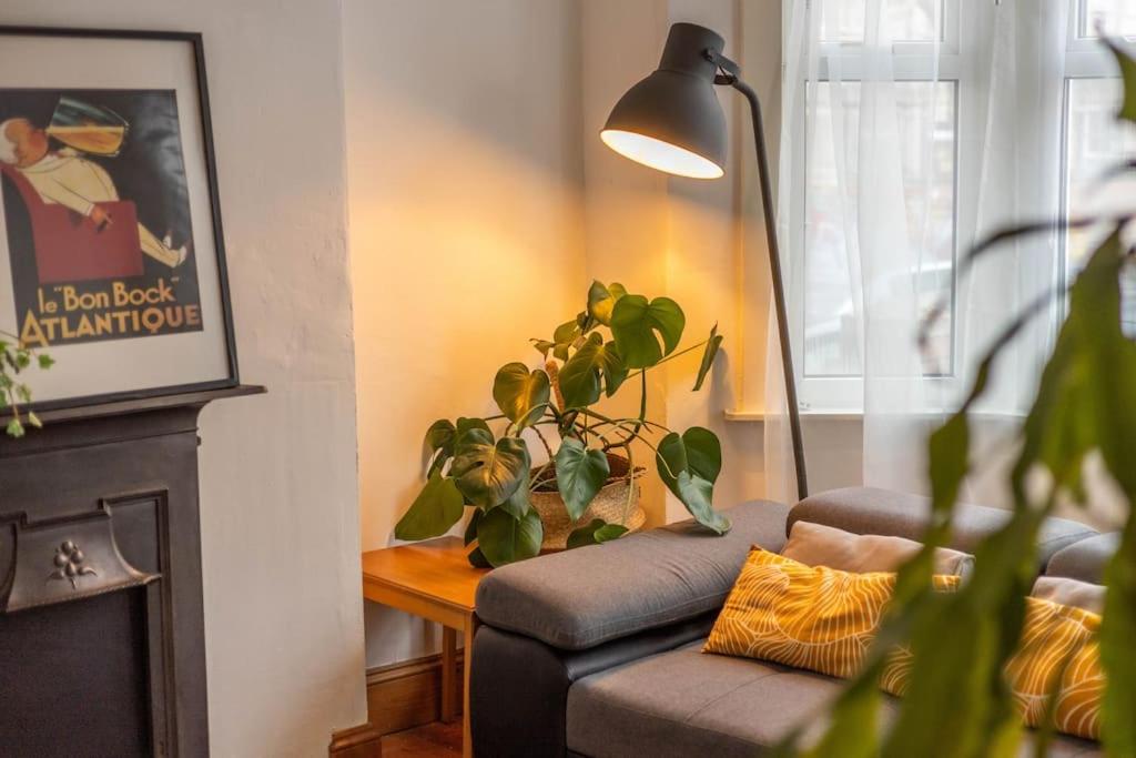 Spacious, 3 Bed House, Wi-Fi, Long Term Discounts view 3