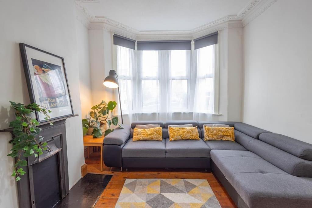 Spacious, 3 Bed House, Wi-Fi, Long Term Discounts view 5