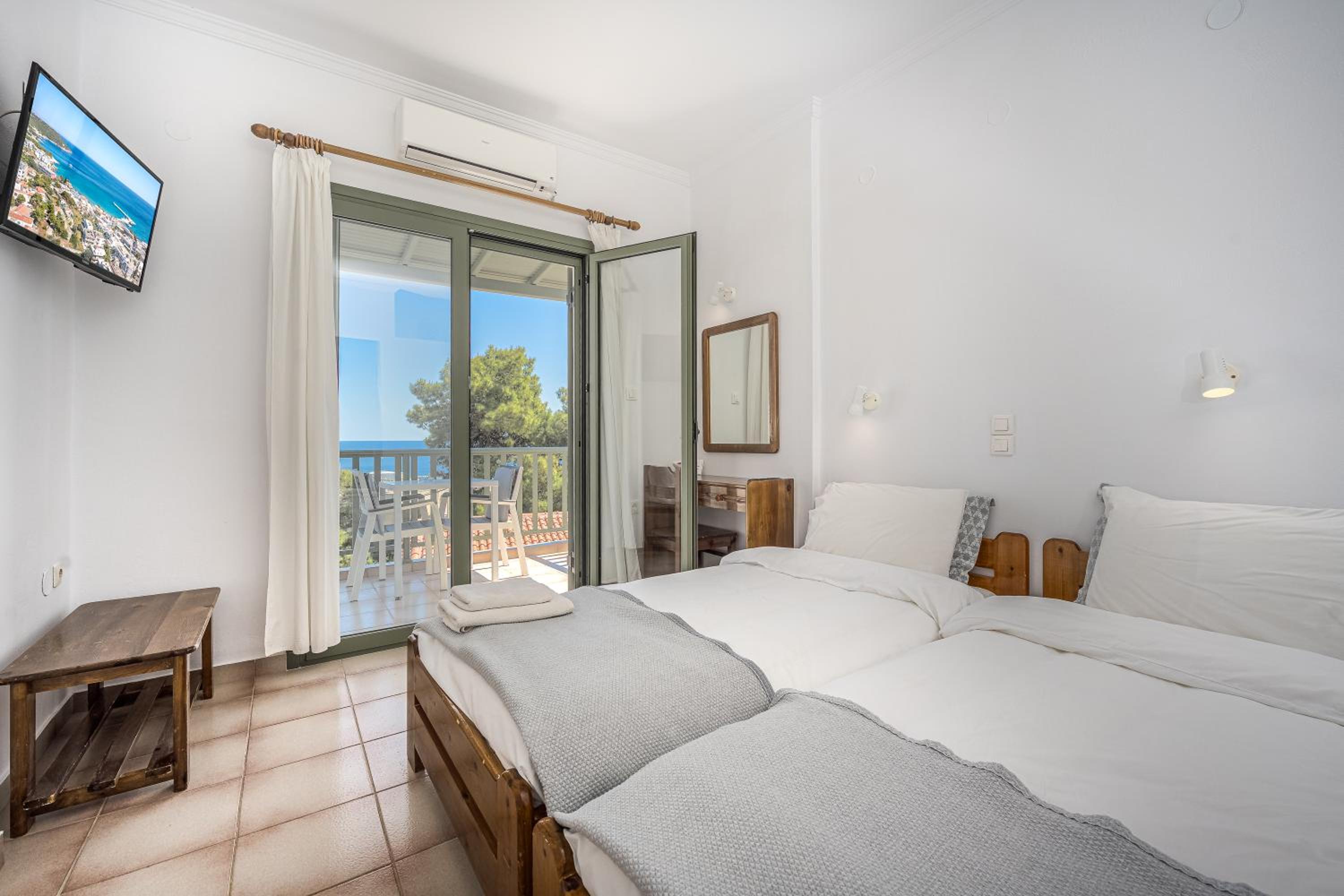 123 Soleil Studios view 3