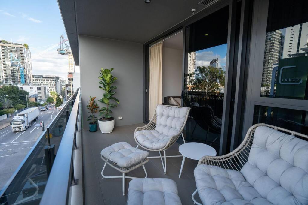 Stylish central apartment w pool, gym and more