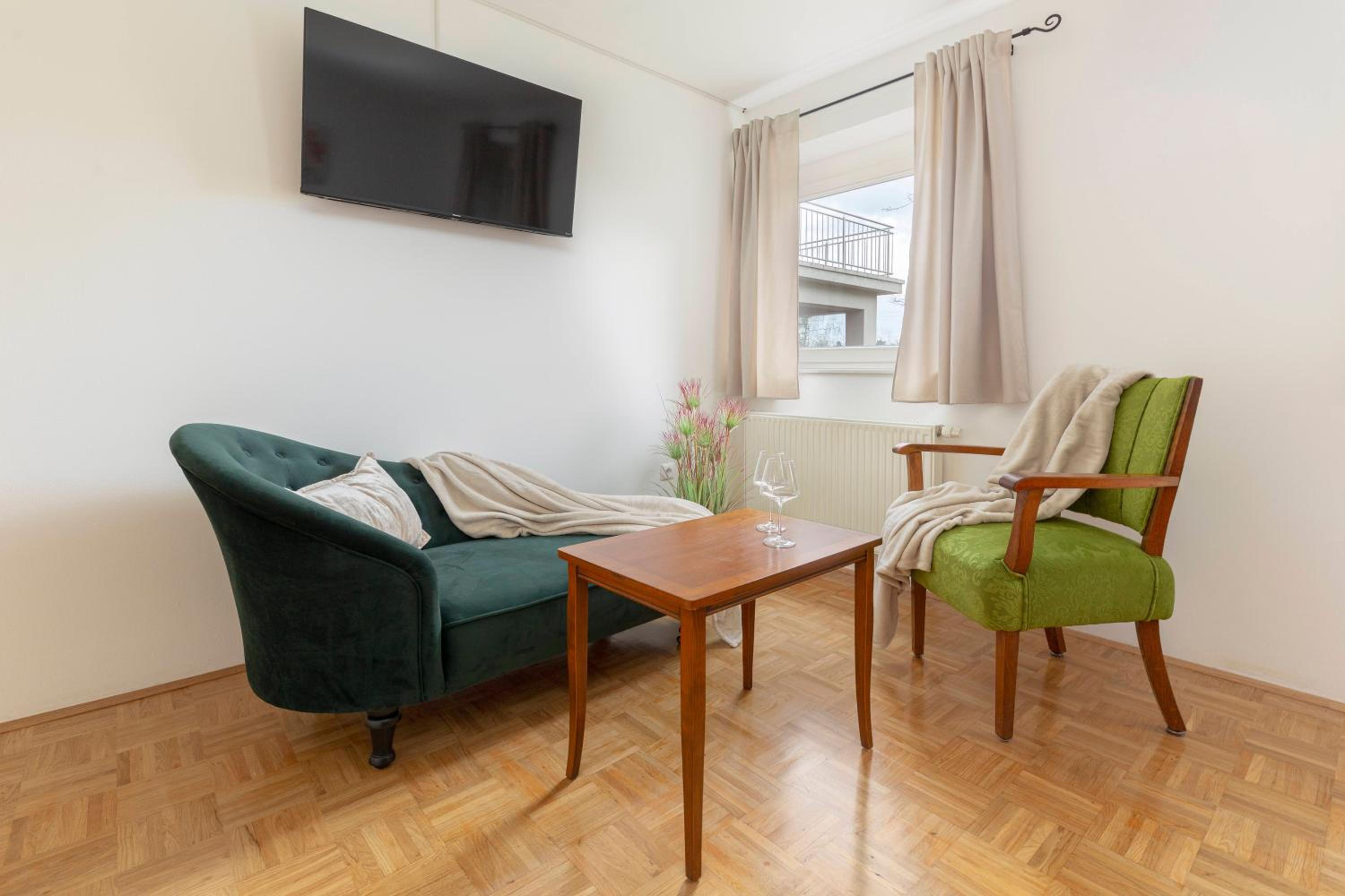 Cozy Garden Flat view 4