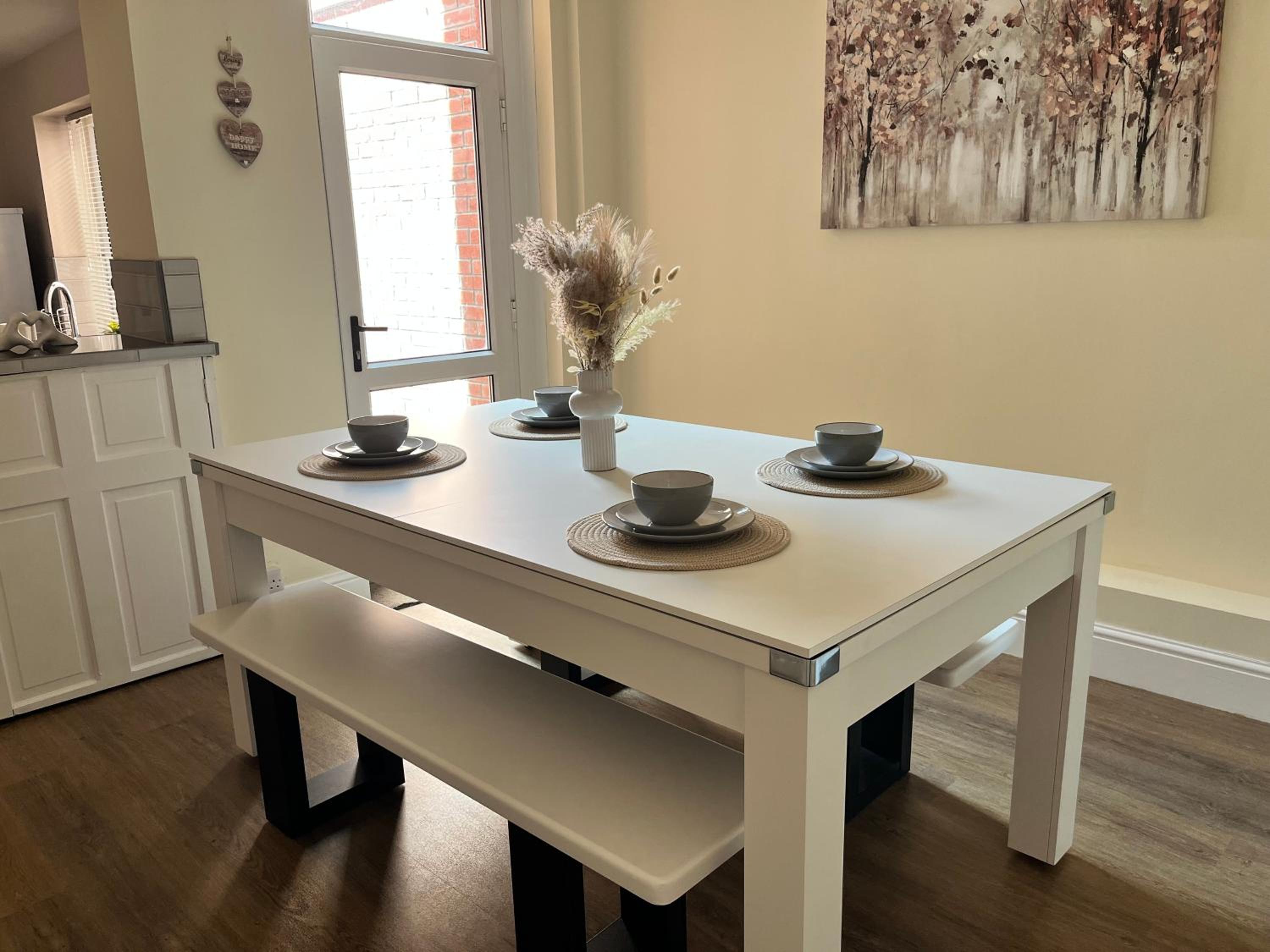 4 bedroom, sleeps 8, 30 seconds from beach, games table view 4