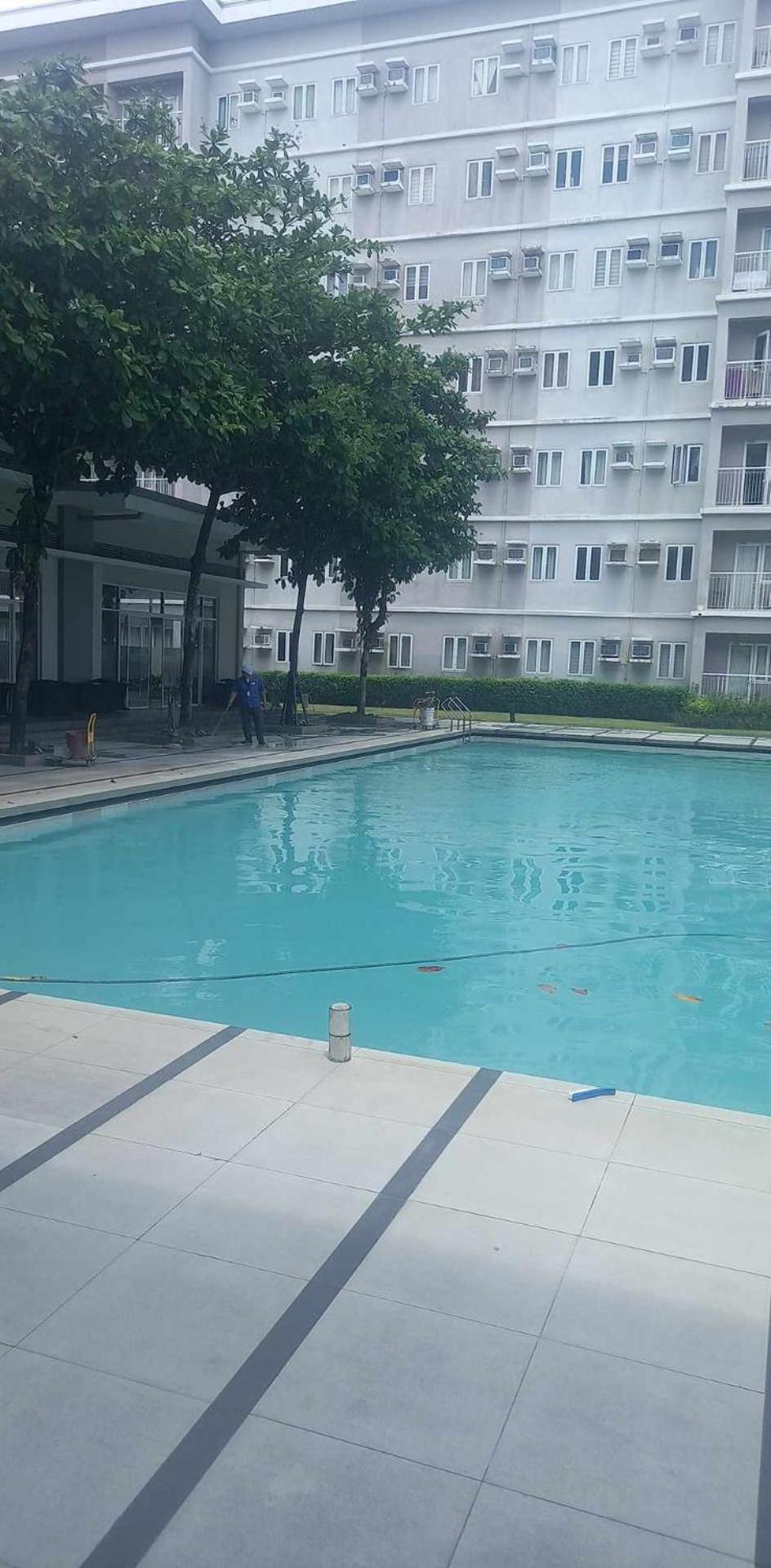 Comfy 1 Bedroom with Netflix & Free Wifi - Trees Residences Condominium