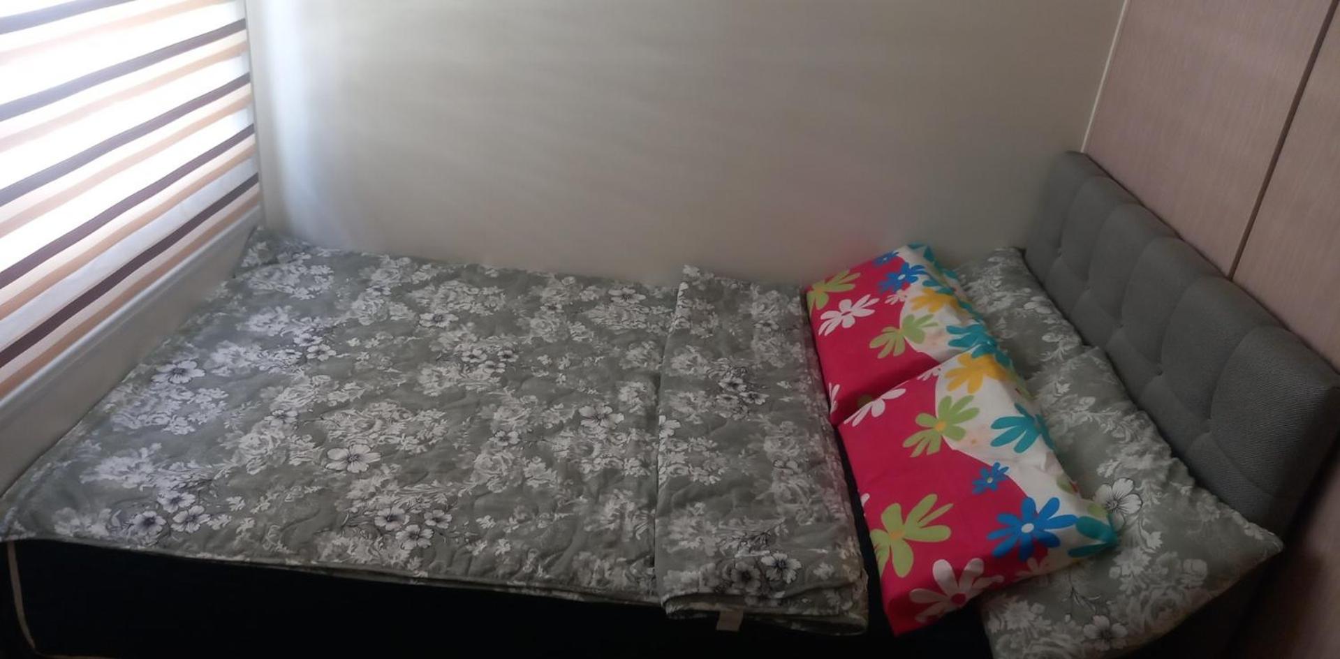 Comfy 1 Bedroom with Netflix & Free Wifi - Trees Residences Condominium