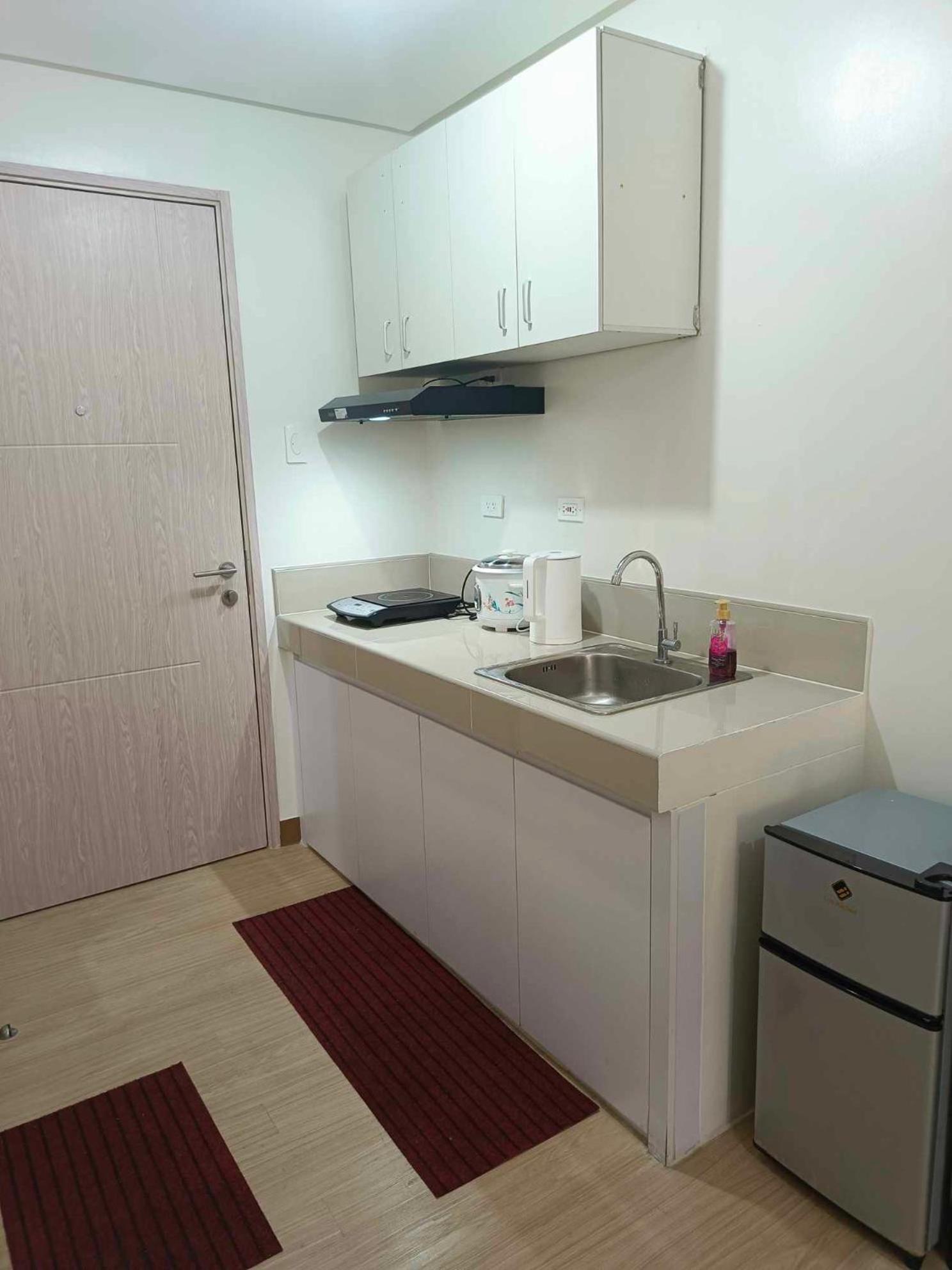 Comfy 1 Bedroom with Netflix & Free Wifi - Trees Residences Condominium