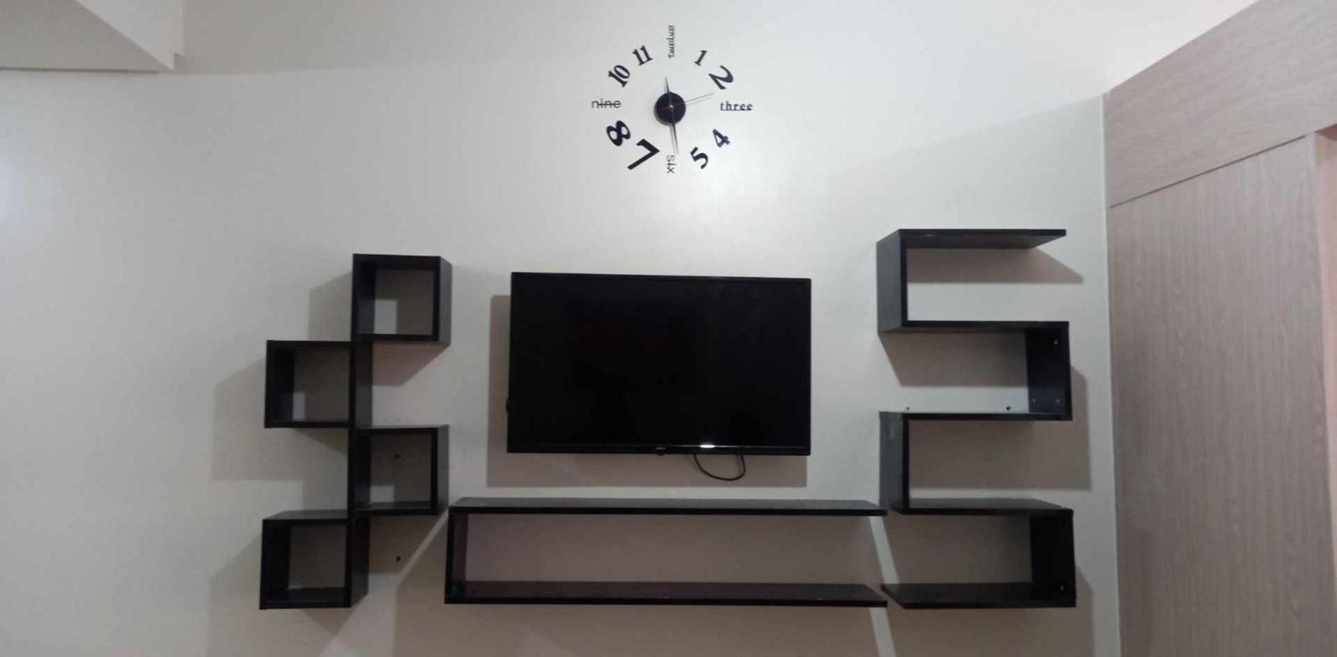 Comfy 1 Bedroom with Netflix & Free Wifi - Trees Residences Condominium