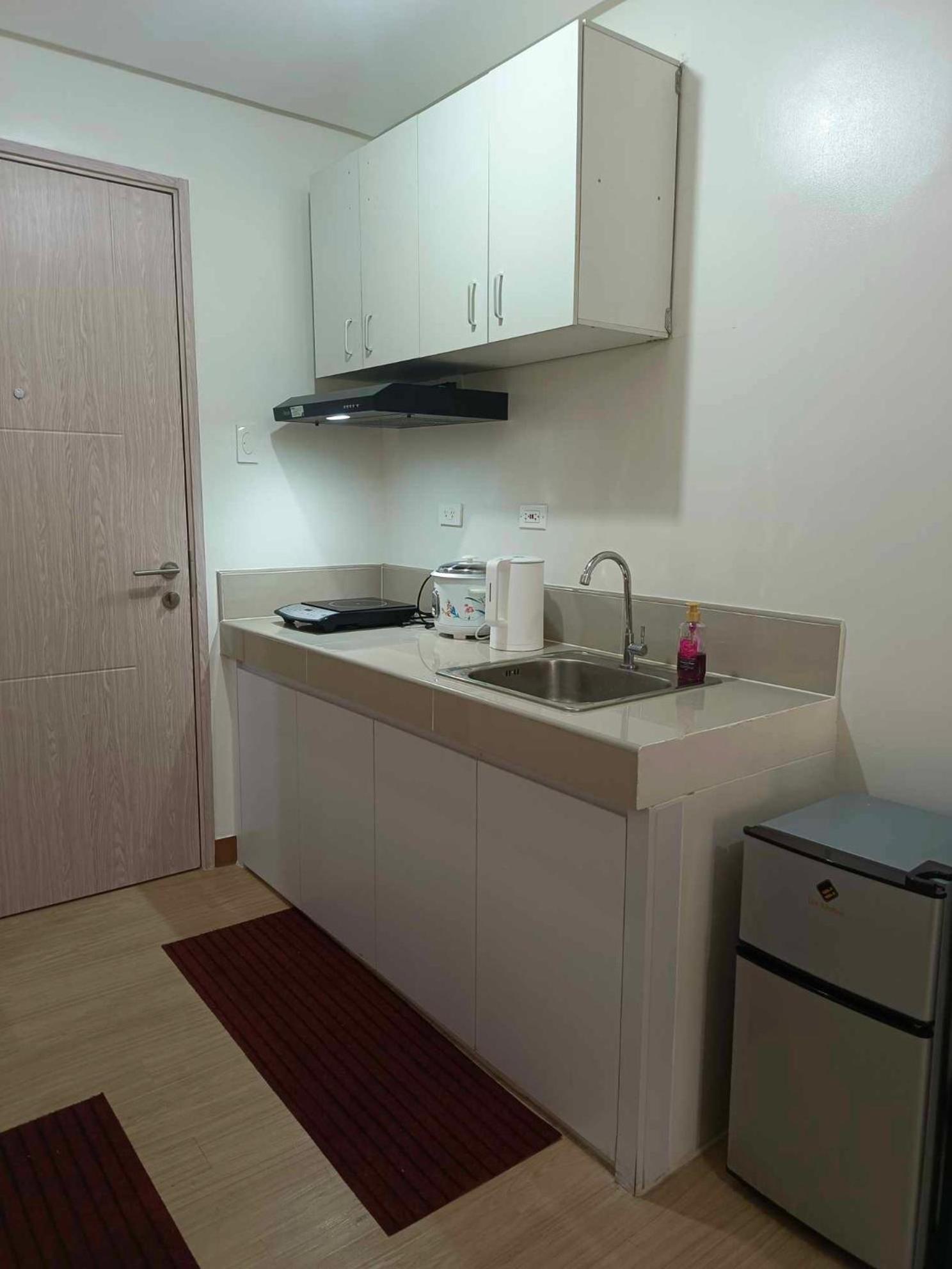 Comfy 1 Bedroom with Netflix & Free Wifi - Trees Residences Condominium