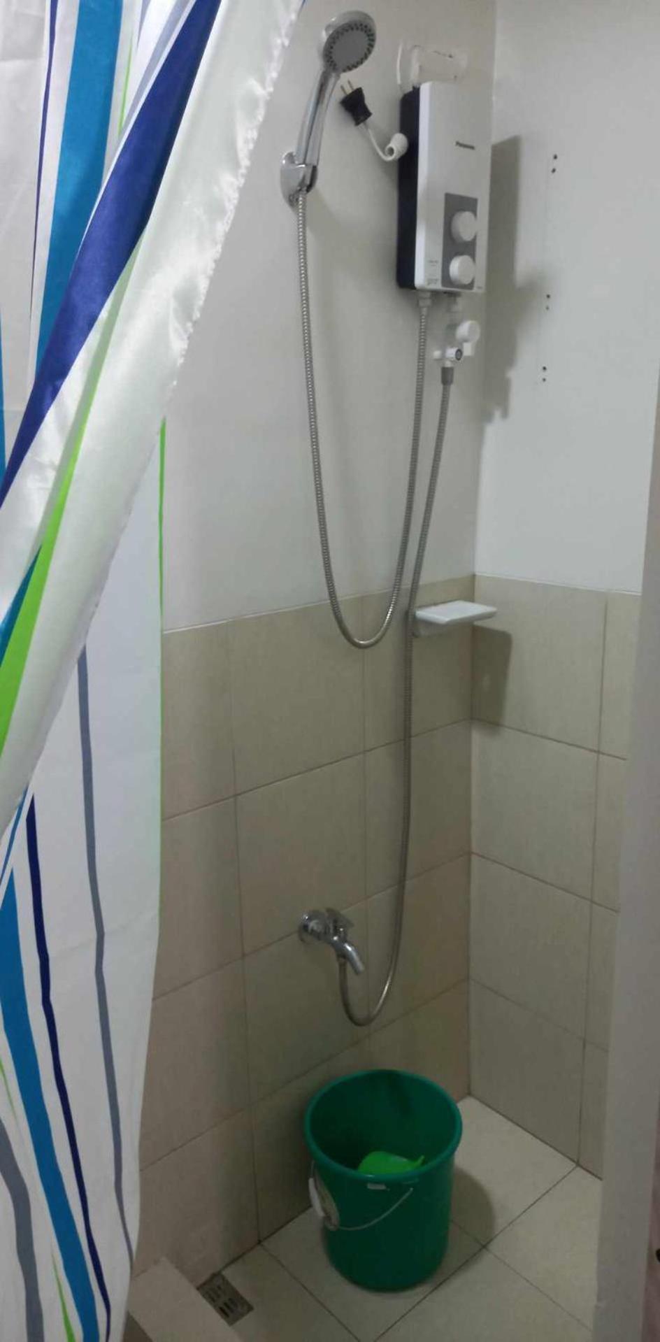Comfy 1 Bedroom with Netflix & Free Wifi - Trees Residences Condominium