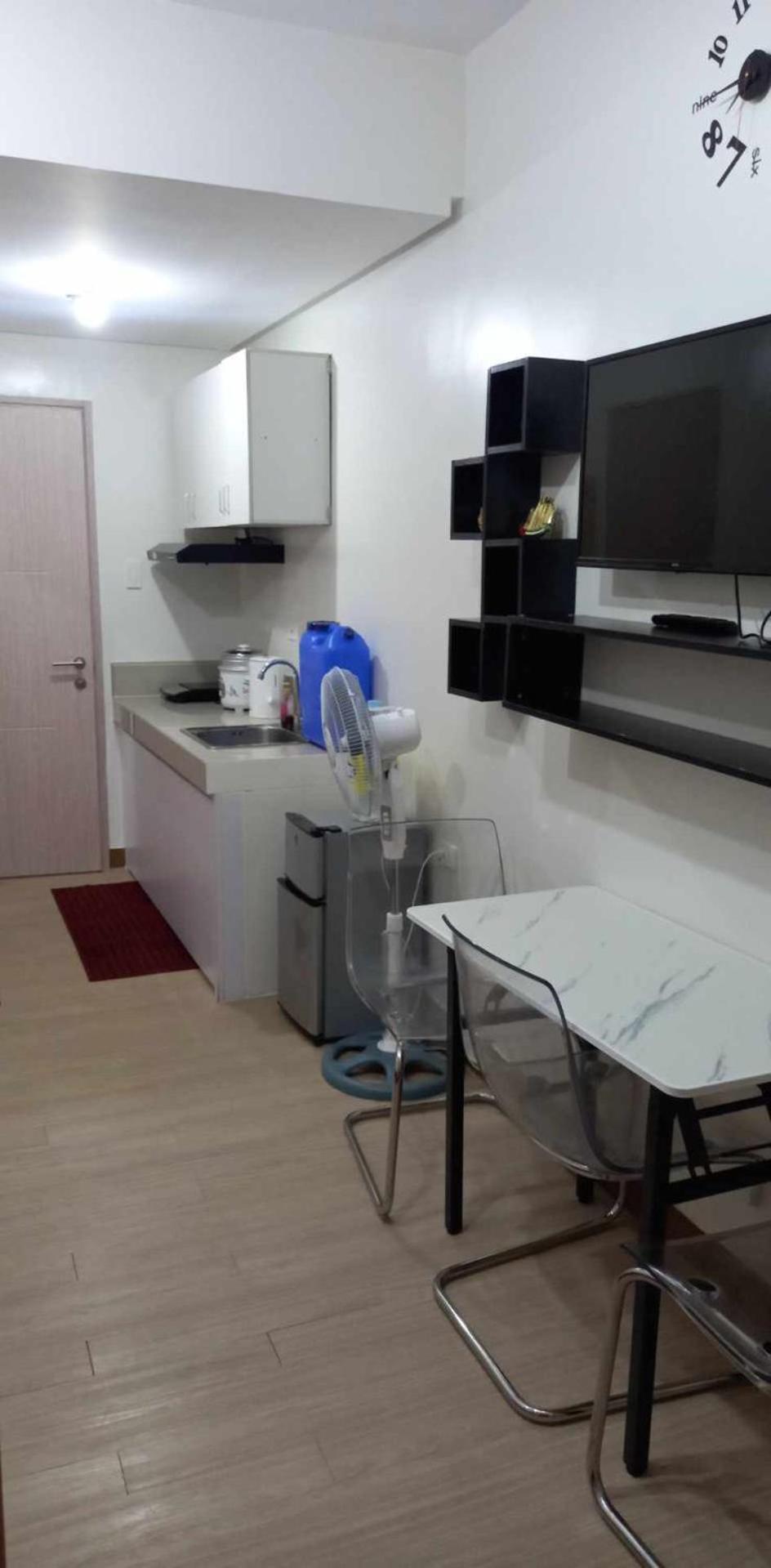 Comfy 1 Bedroom with Netflix & Free Wifi - Trees Residences Condominium