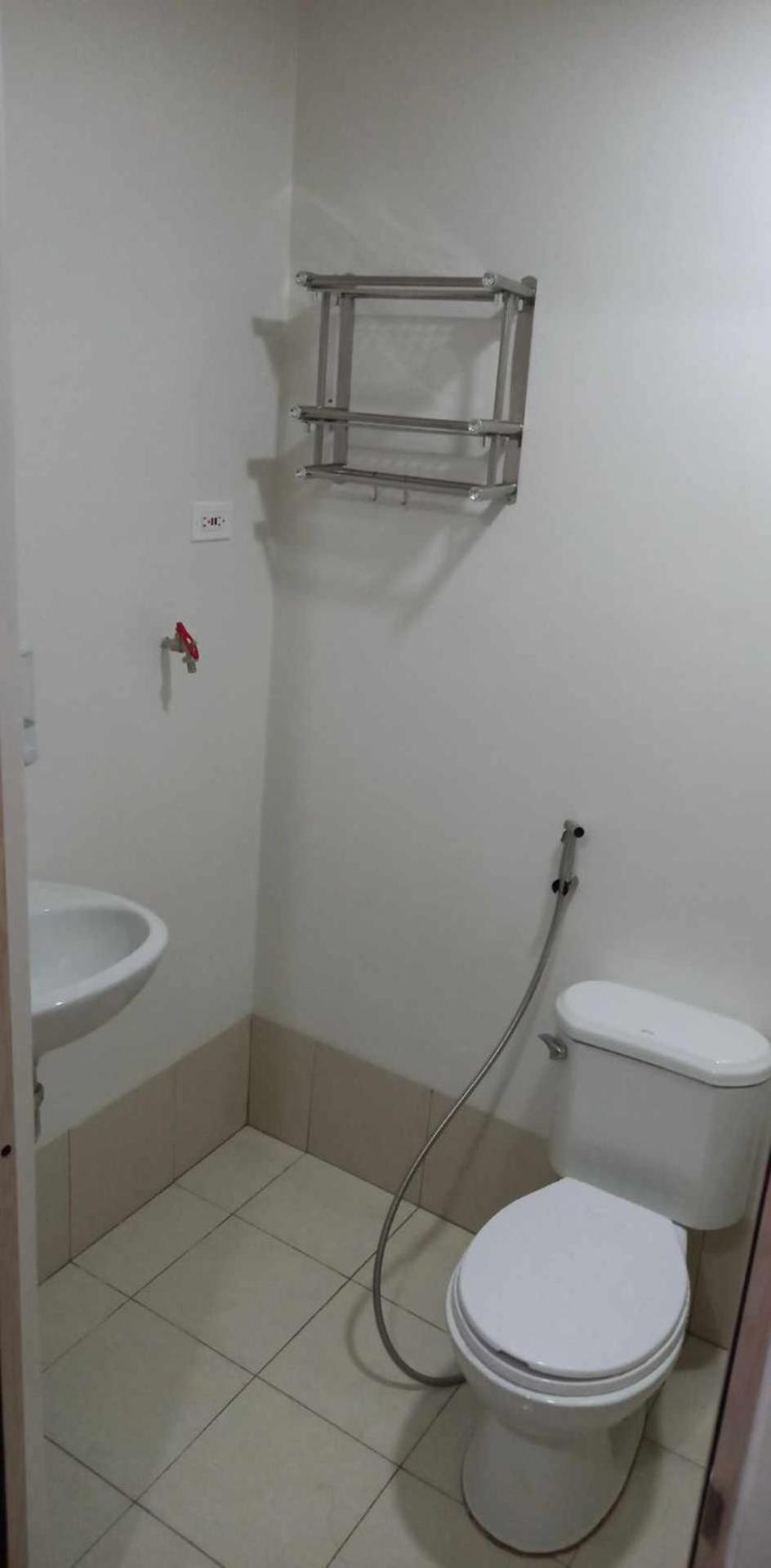 Comfy 1 Bedroom with Netflix & Free Wifi - Trees Residences Condominium