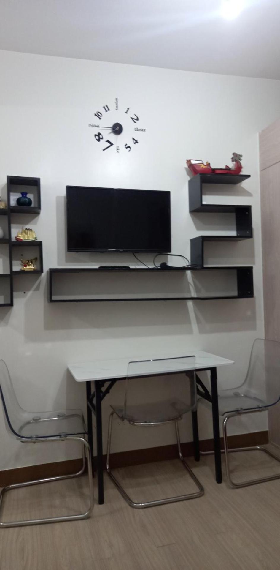Comfy 1 Bedroom with Netflix & Free Wifi - Trees Residences Condominium