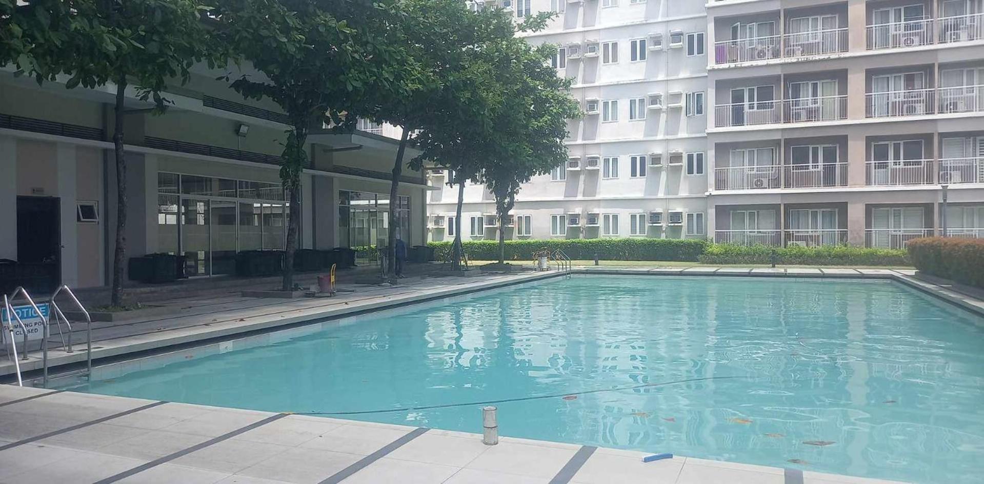 Comfy 1 Bedroom with Netflix & Free Wifi - Trees Residences Condominium