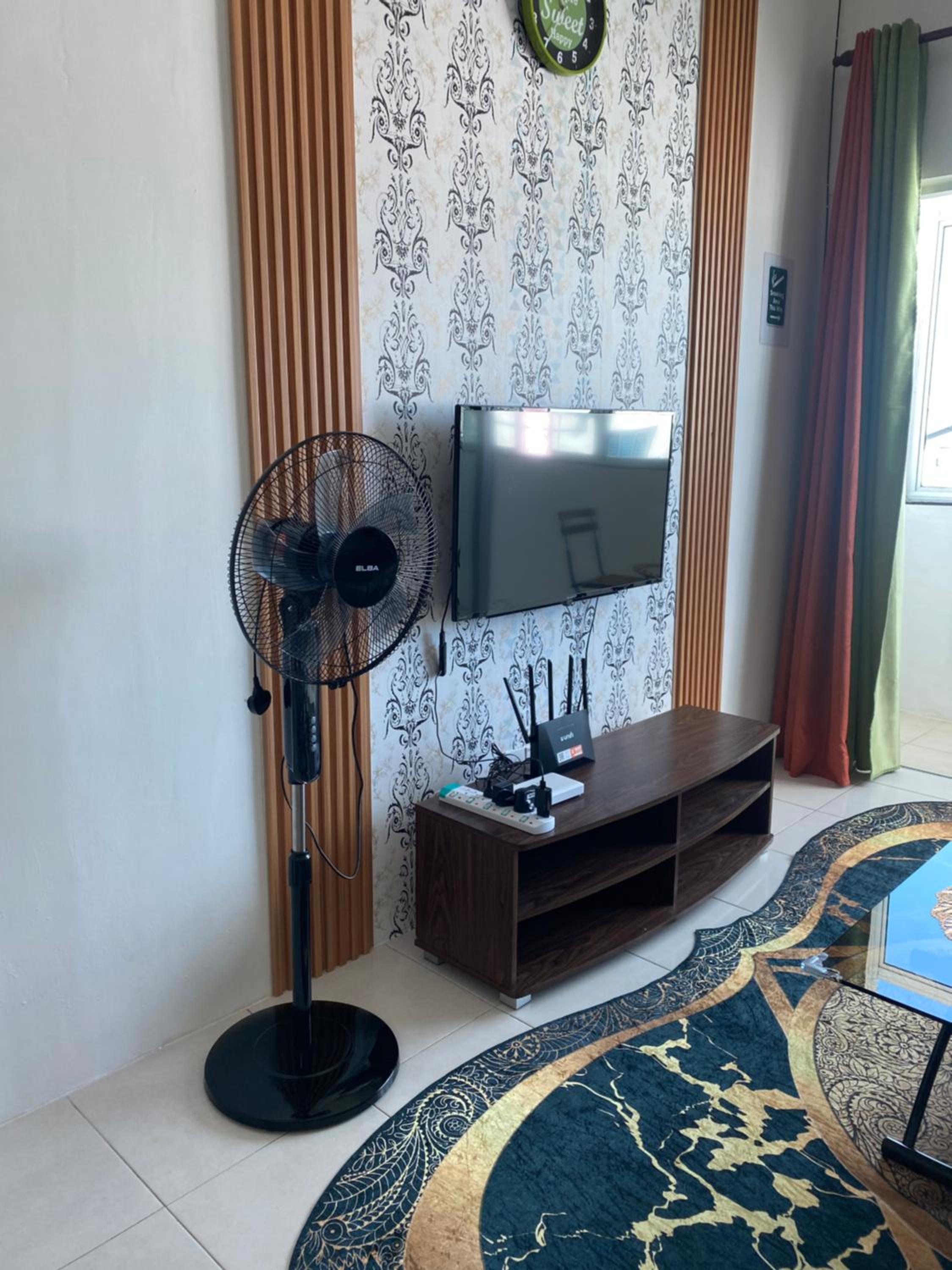 SYA HONEY HOMESTAY with NETFLIX photo 3