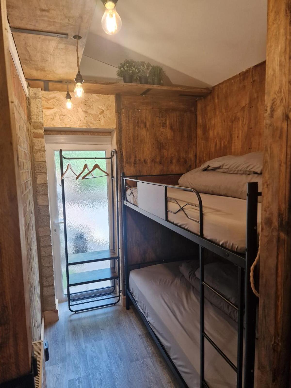 Two-Bedroom Cosy Country Lodge with Private Patio, photo 47