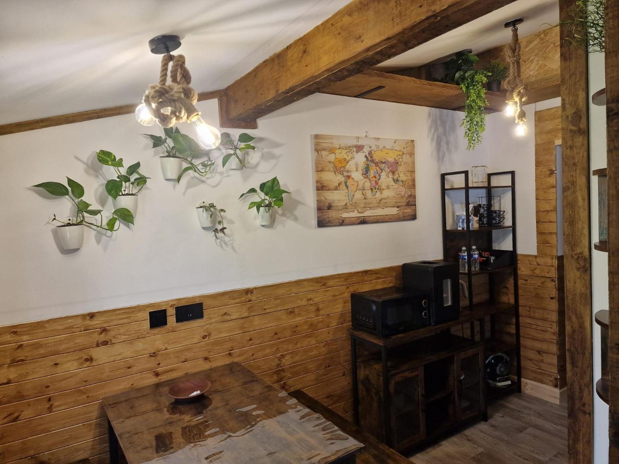 Two-Bedroom Cosy Country Lodge with Private Patio, photo 24