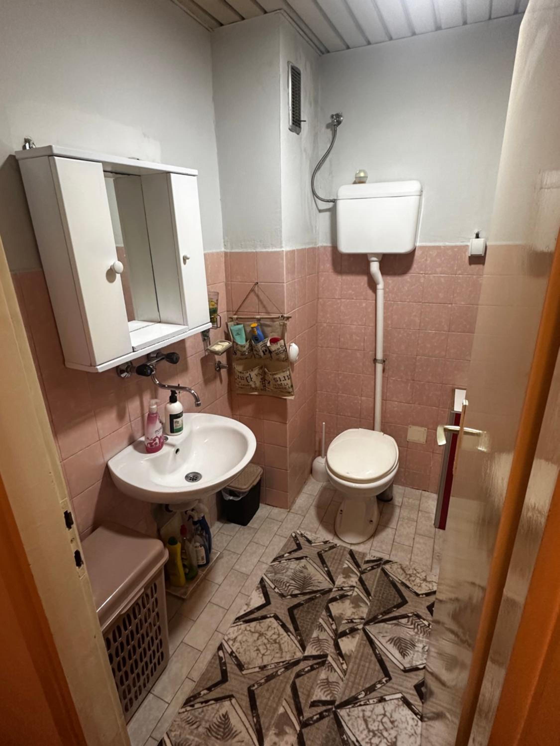 A-D free wi-fi internet, air conditioner,free parking view 2