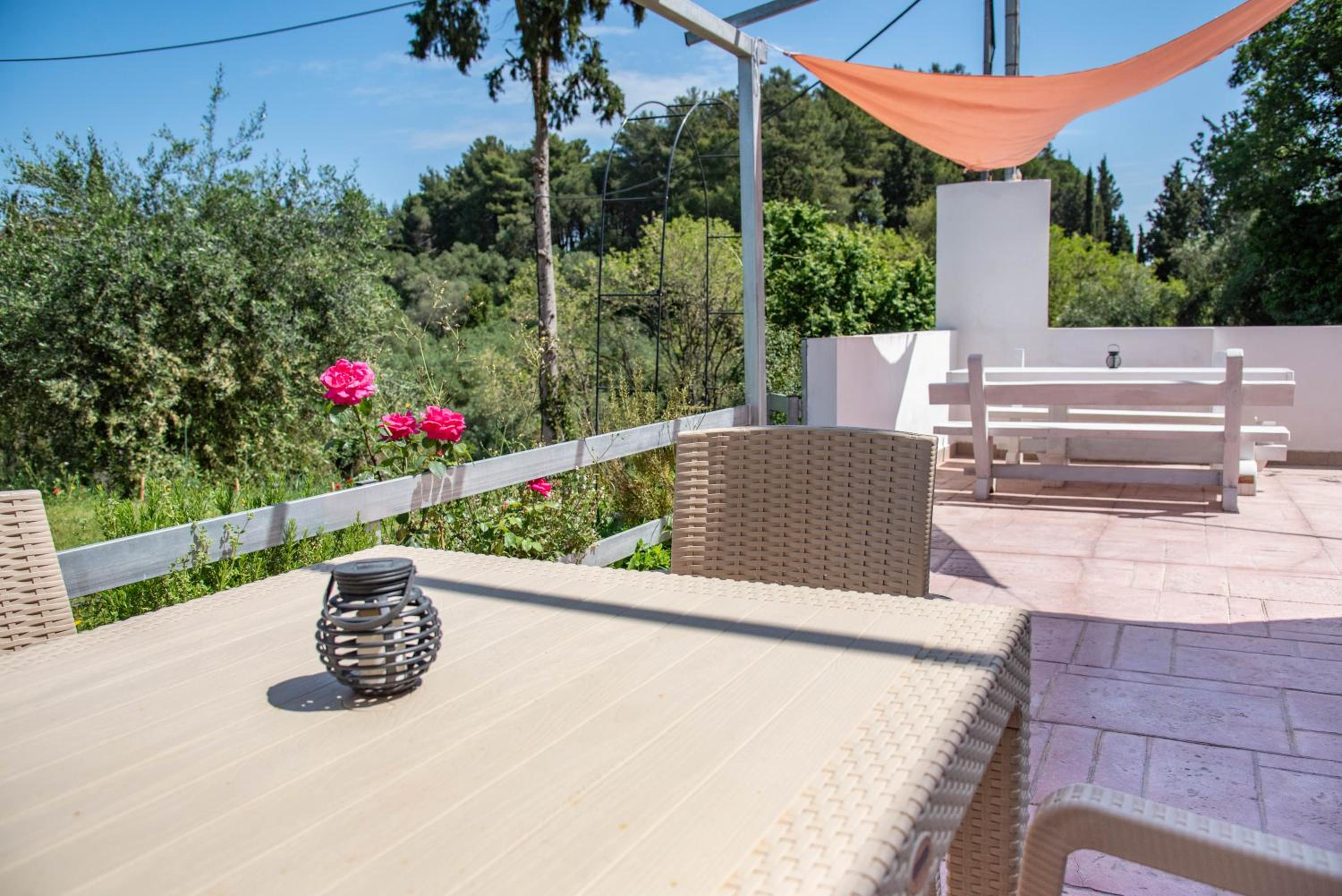 Gems Suites en Corfu Town — balance & terrace