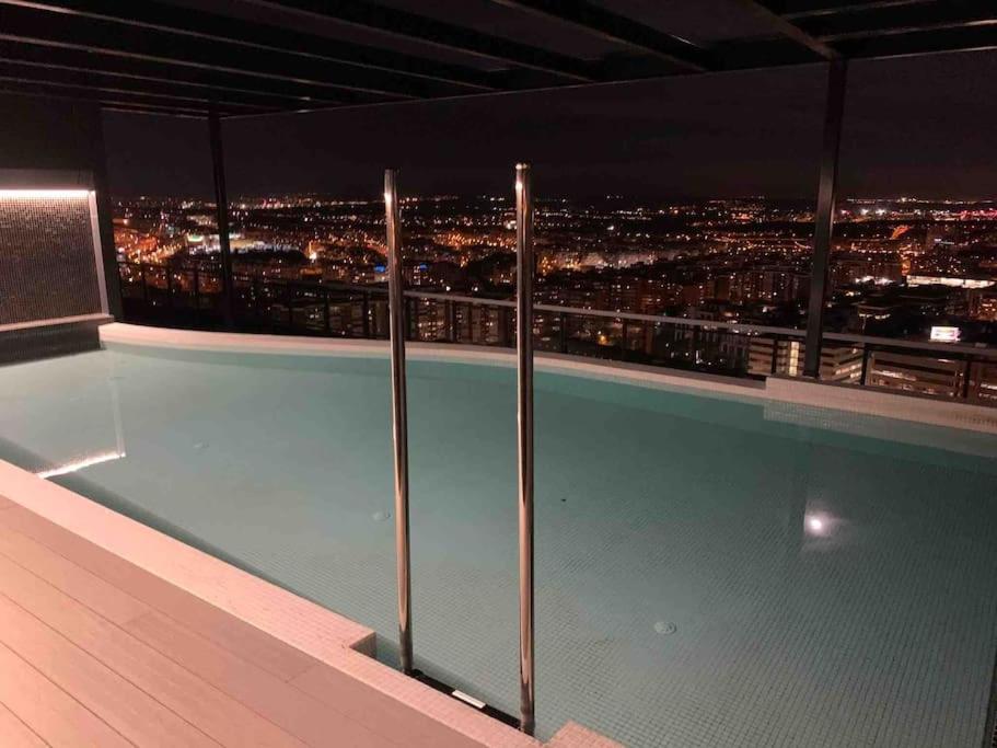 Business Apartament, Torre Australis