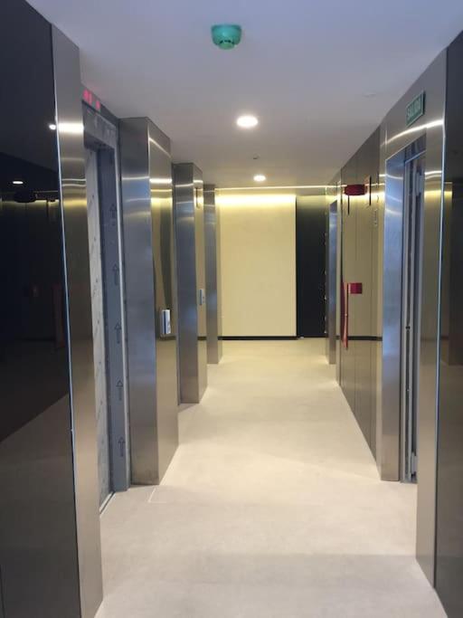 Business Apartament, Torre Australis