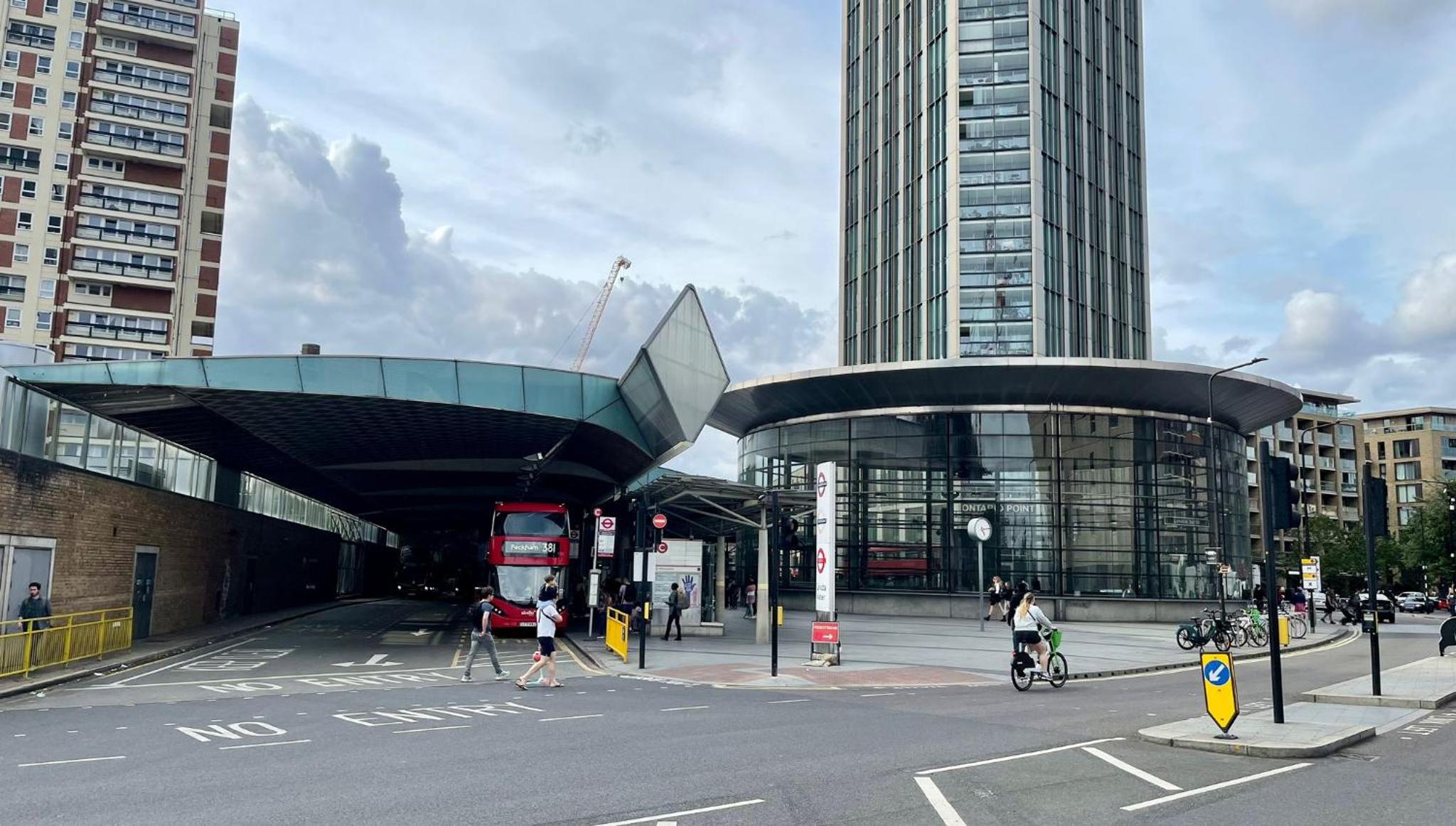 Riverside 1BR with Easy Transport 20min to City Centre