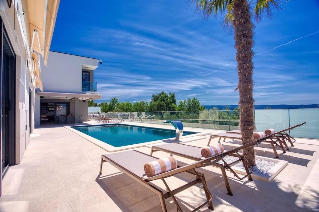 Villa Magic View Split with pool