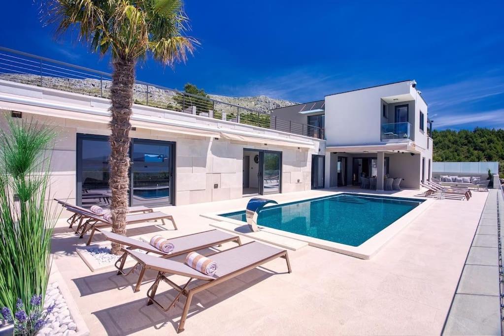 Villa Magic View Split with pool