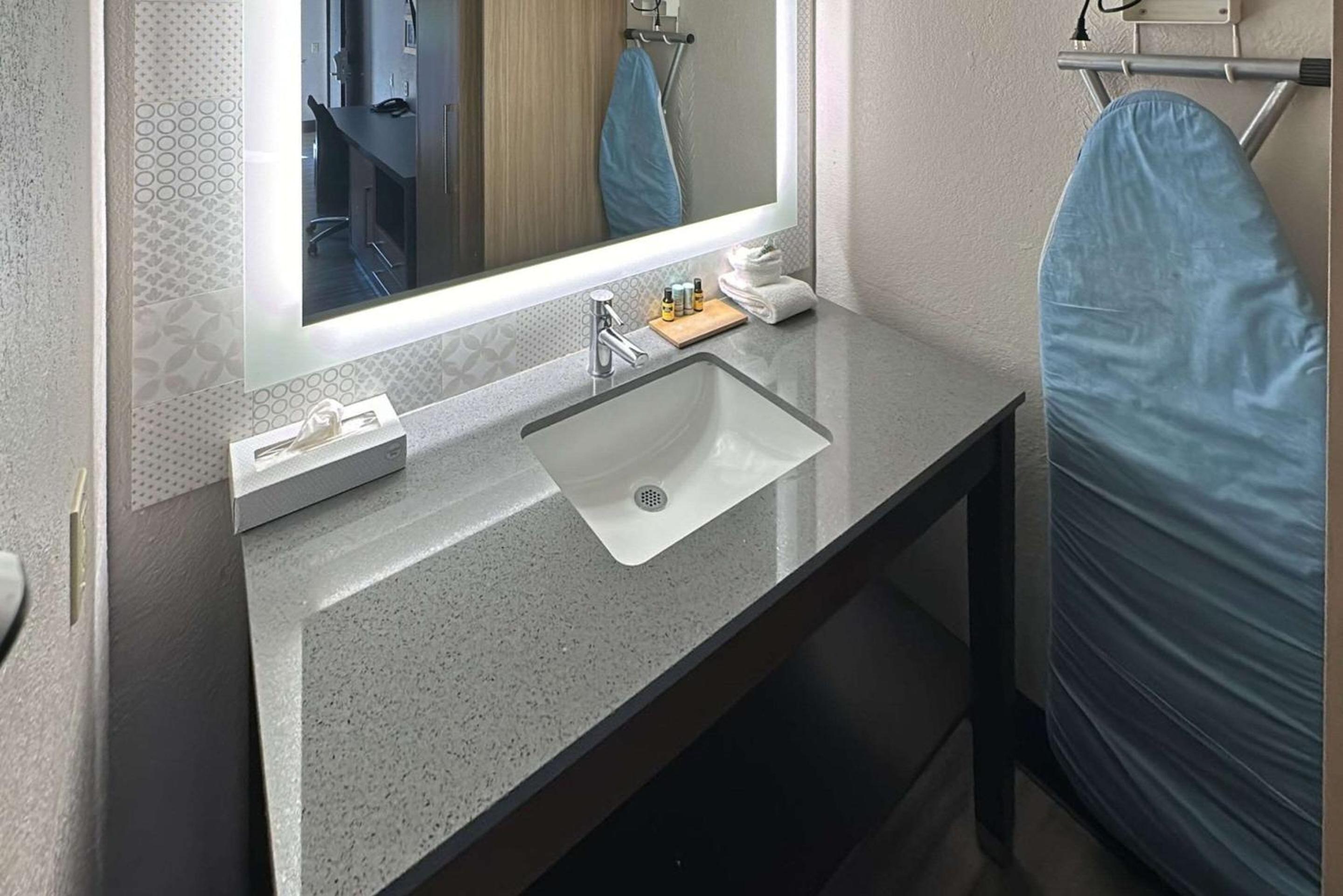 Marina Vacations - Country Inn  Suites by Radisson, Monterey Beachfront-Marina, CA - Property Image 10