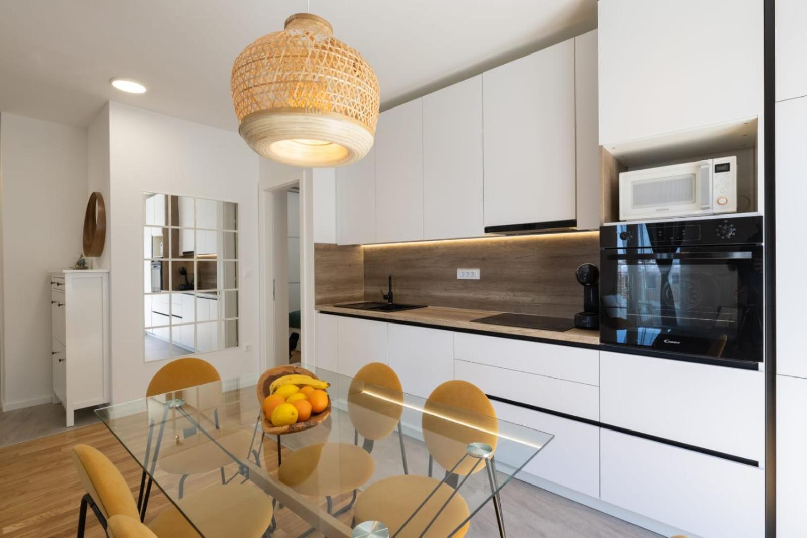 Luxury Modern Oasis with Private Garden" Grand Jacuzzi" view 4