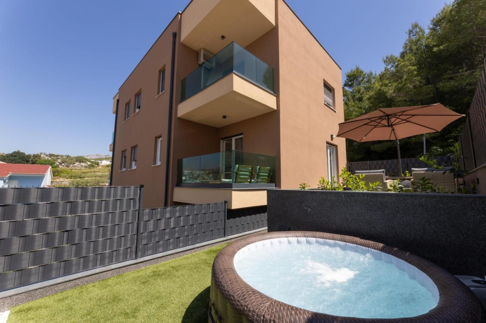 Hotel New Modern Apartment In Podstrana With Garden And Jacuzzi