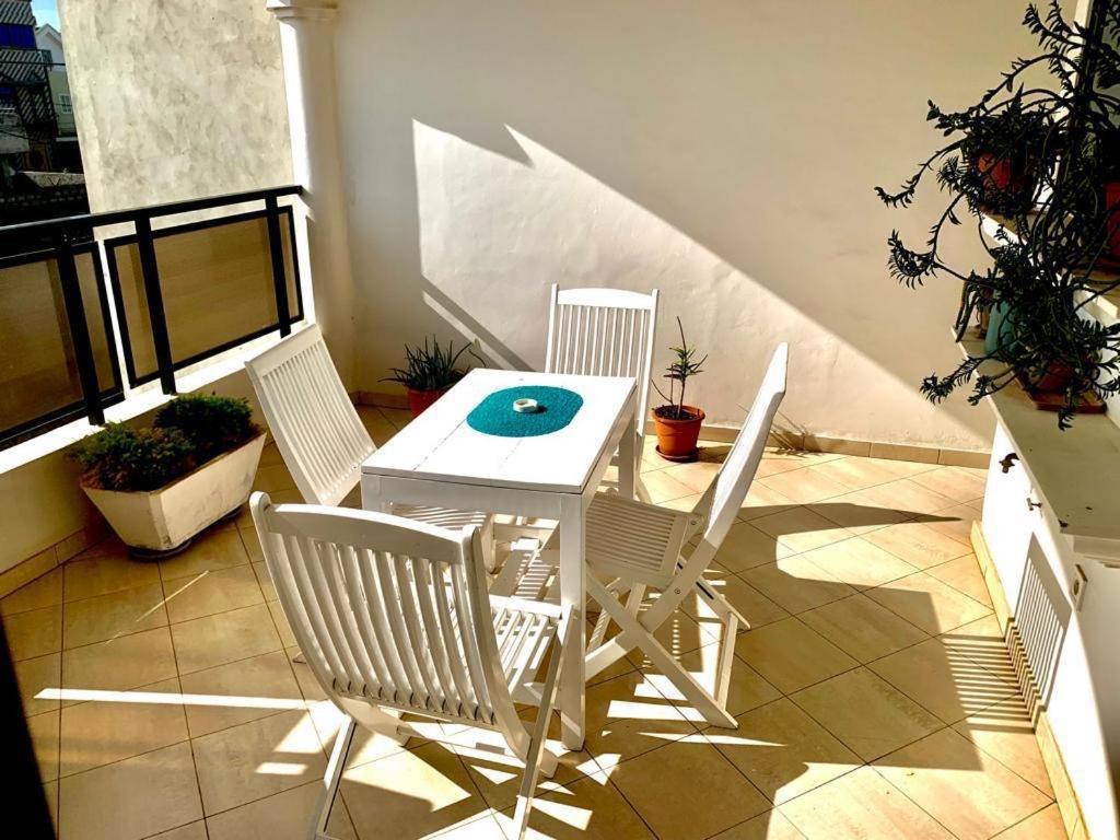AHOUEDJI Guest House - Palais Urbain avec Balcon & Vue Mer
