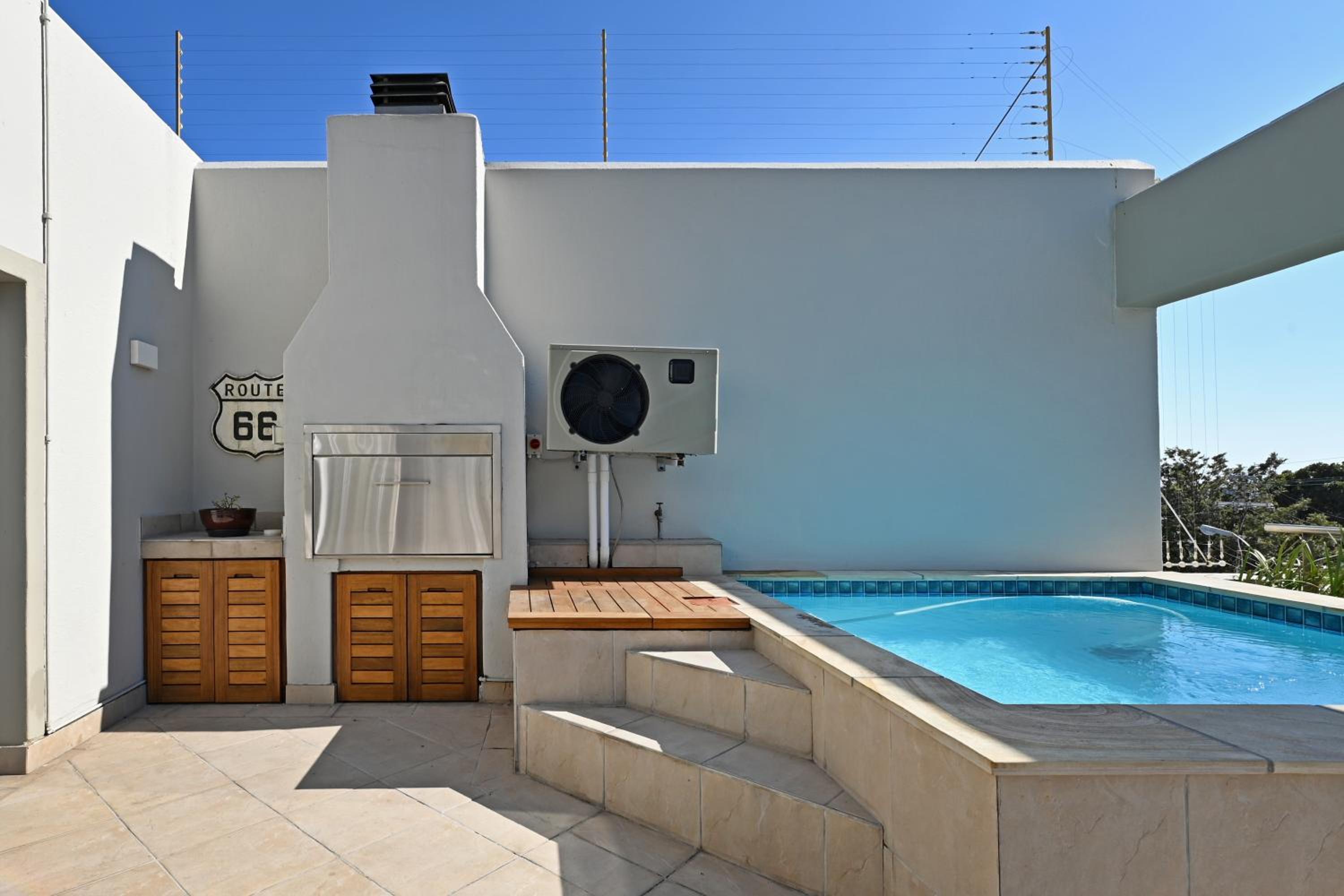 Elegant Camps Bay Villa with Pool 150m to Beach view 4