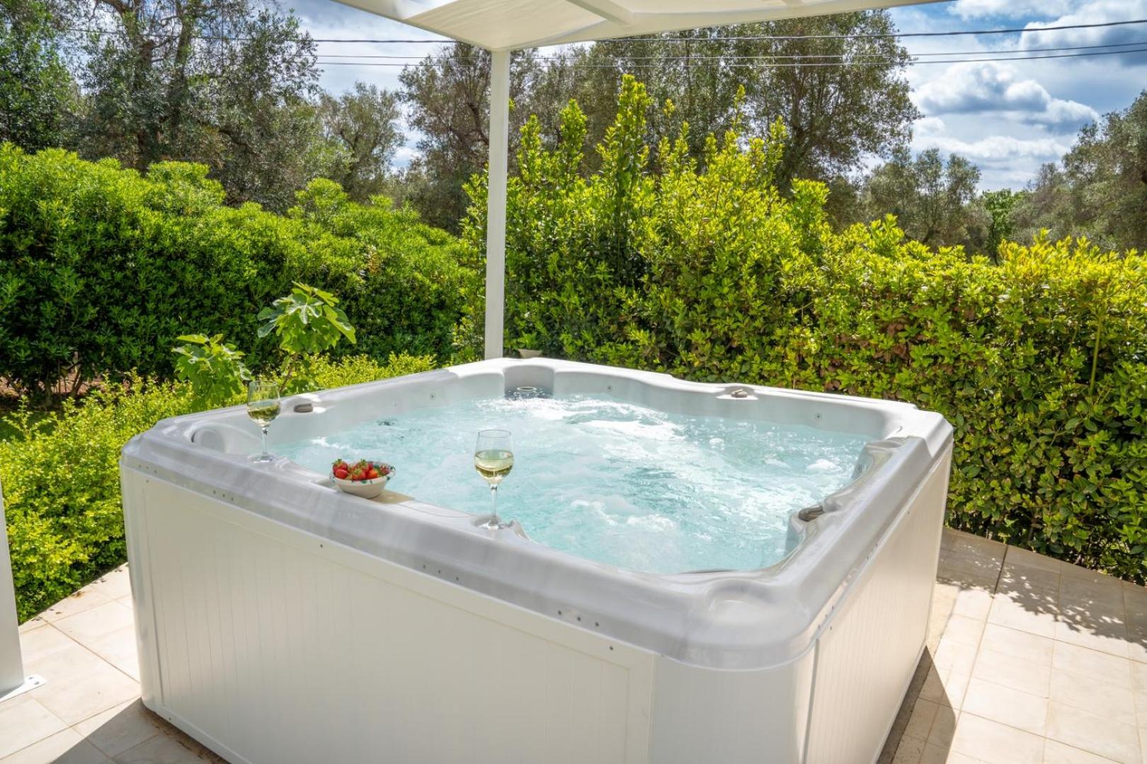 Trullo dei Sogni con Piscina e Jacuzzi