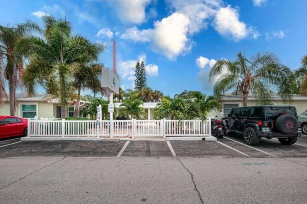 2 BR, Remodeled Condo, 1 Block to Beach Access, Walkable to Restaurants! Fall Promo for Mondays & Thursdays! view 3