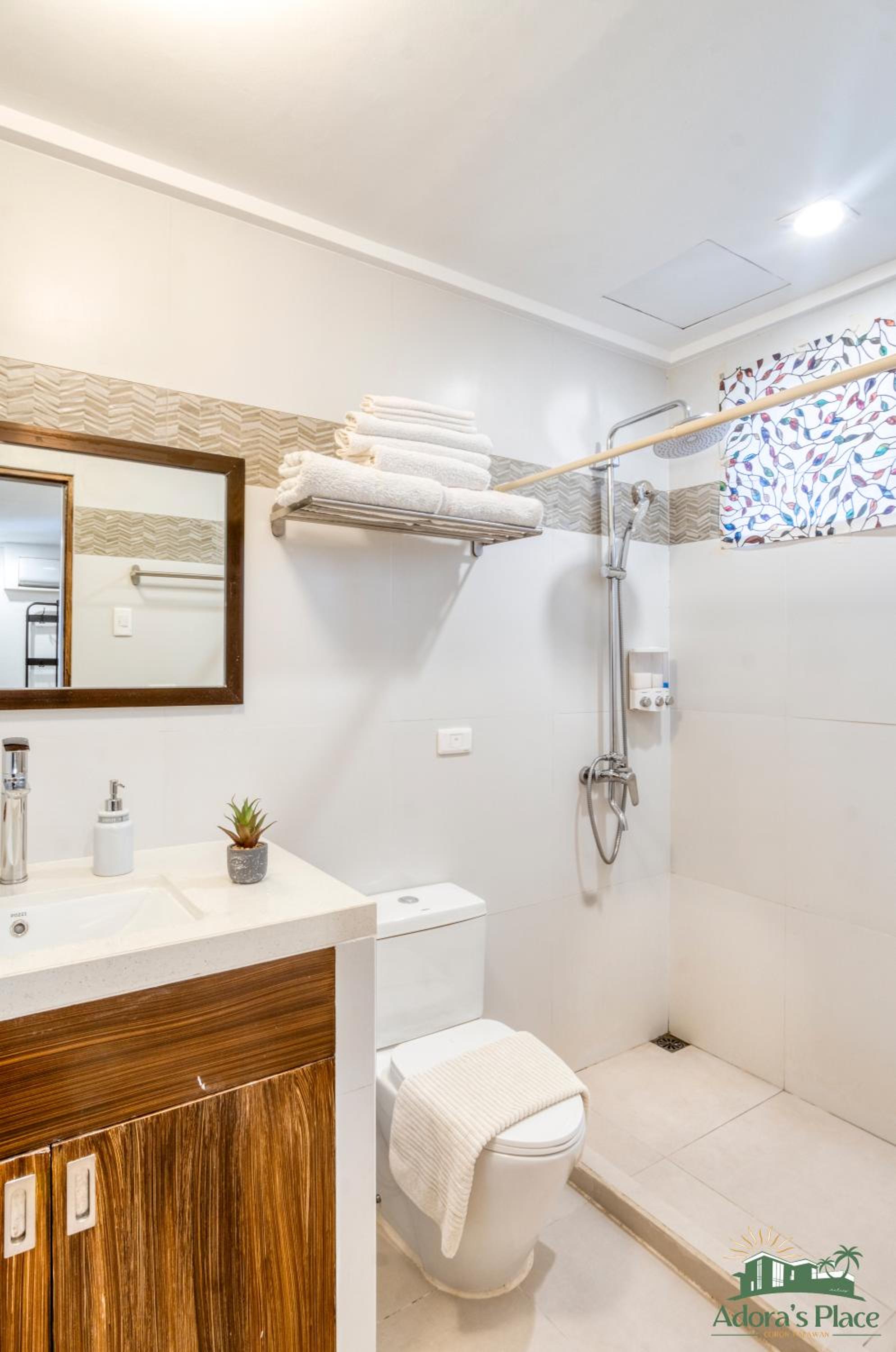 Adora's Place - Sleeps 16