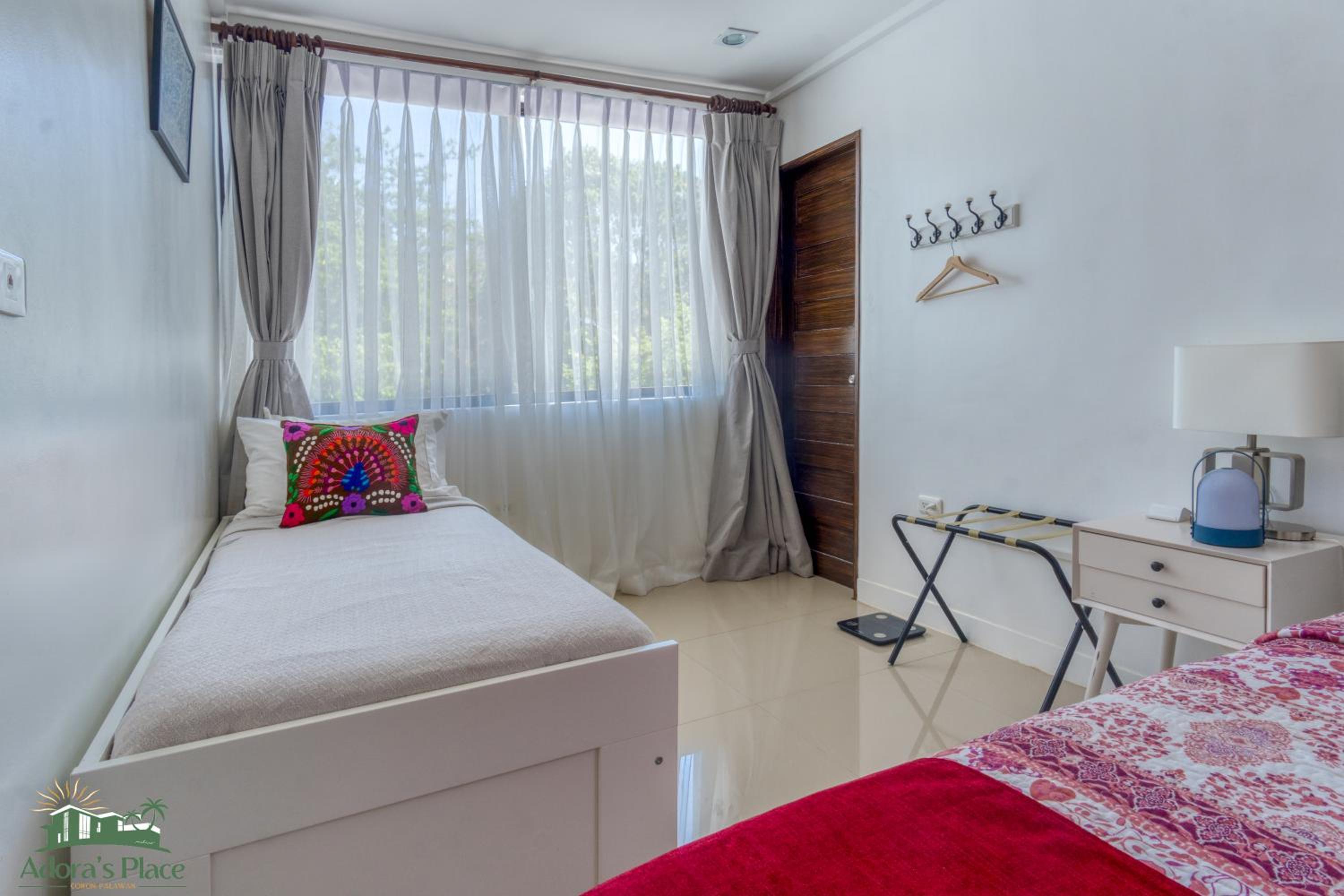 Adora's Place - Sleeps 16