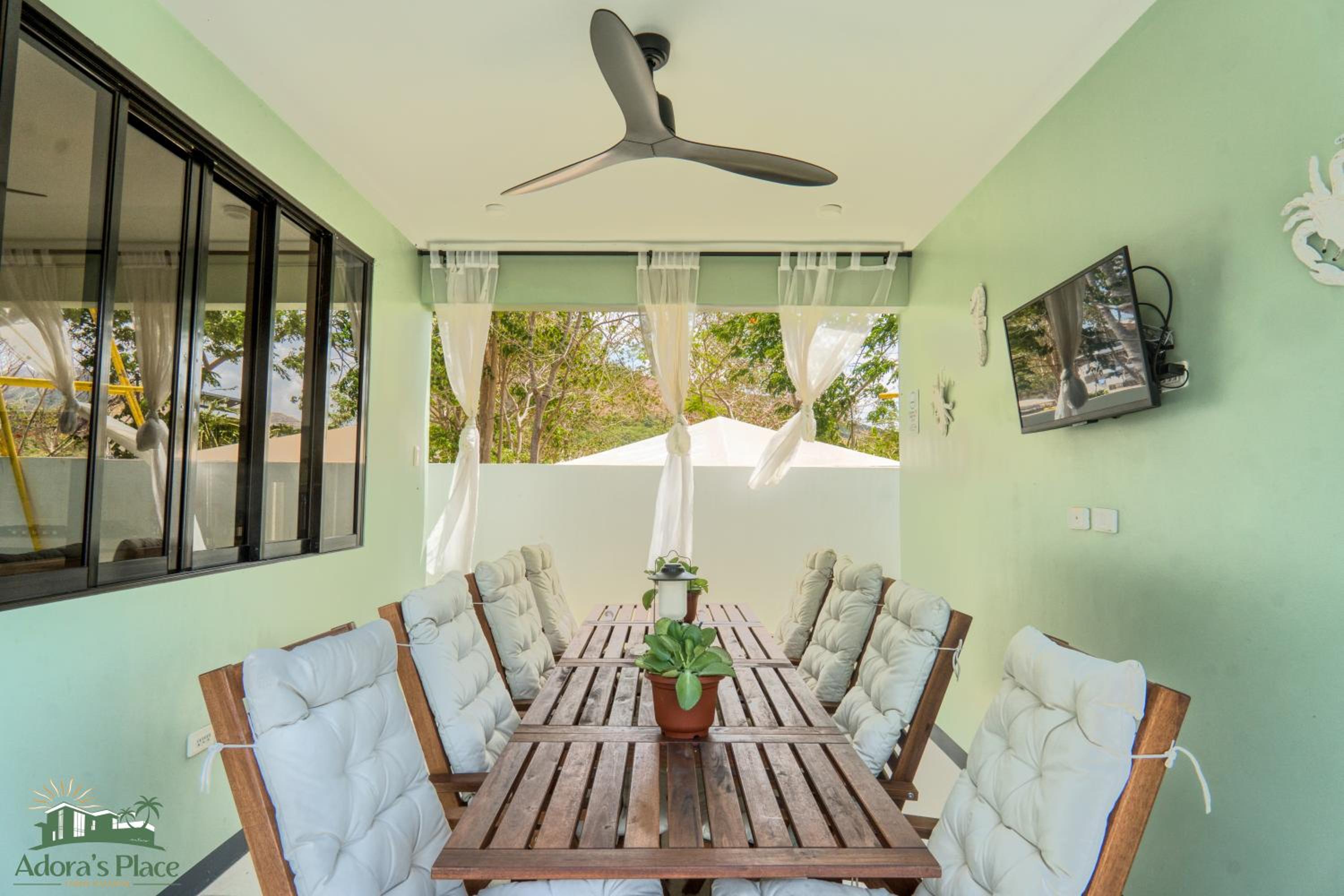 Adora's Place - Sleeps 16