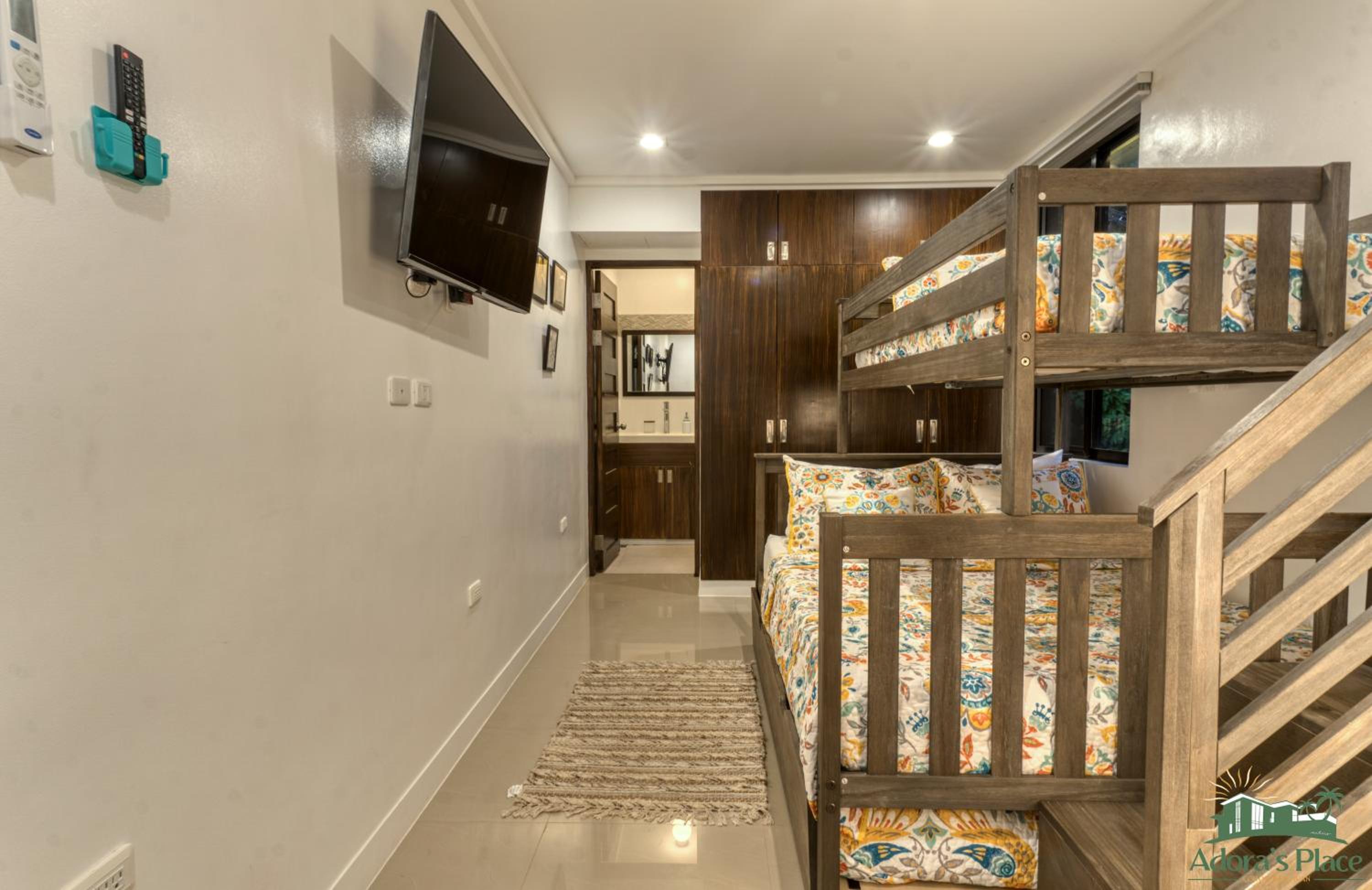 Adora's Place - Sleeps 16