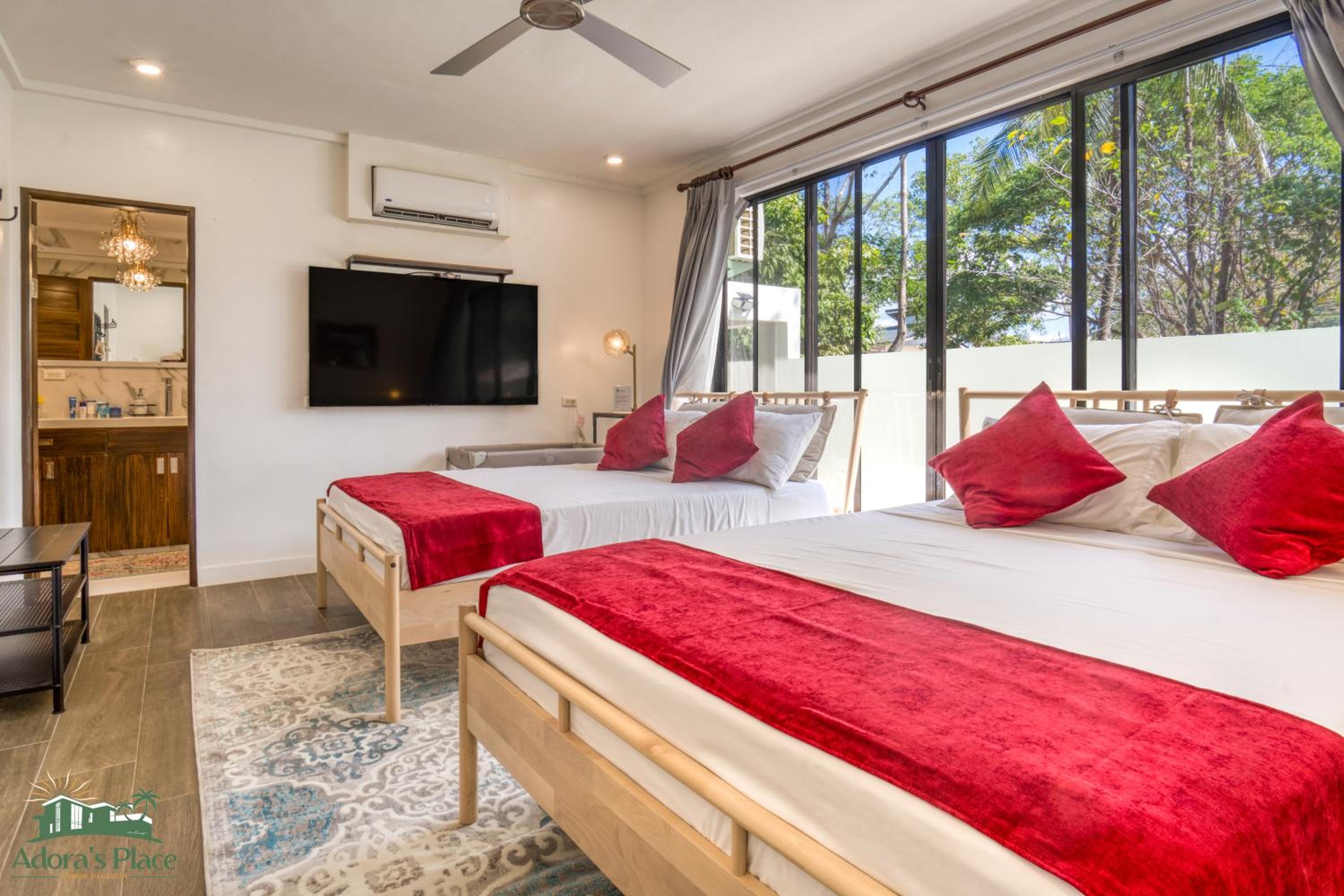 Adora's Place - Sleeps 16