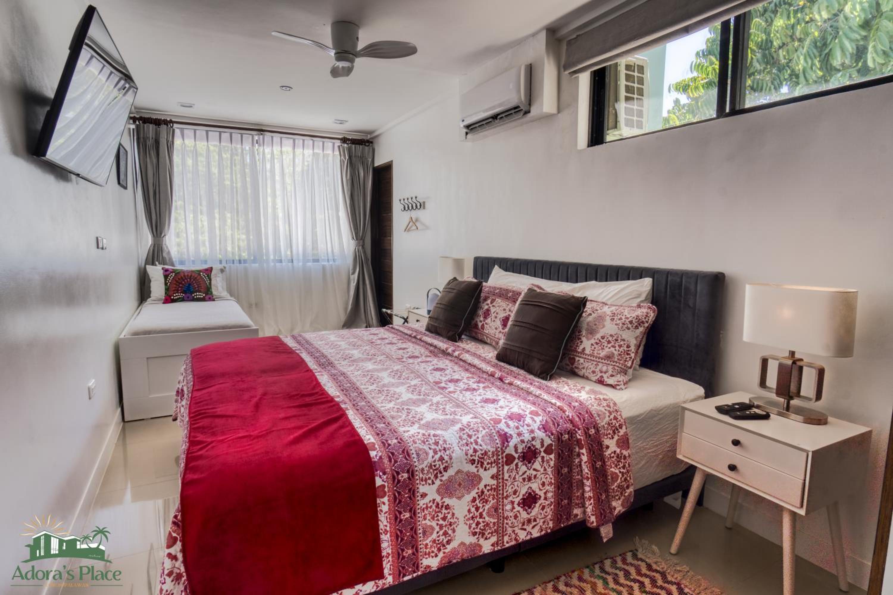 Adora's Place - Sleeps 16