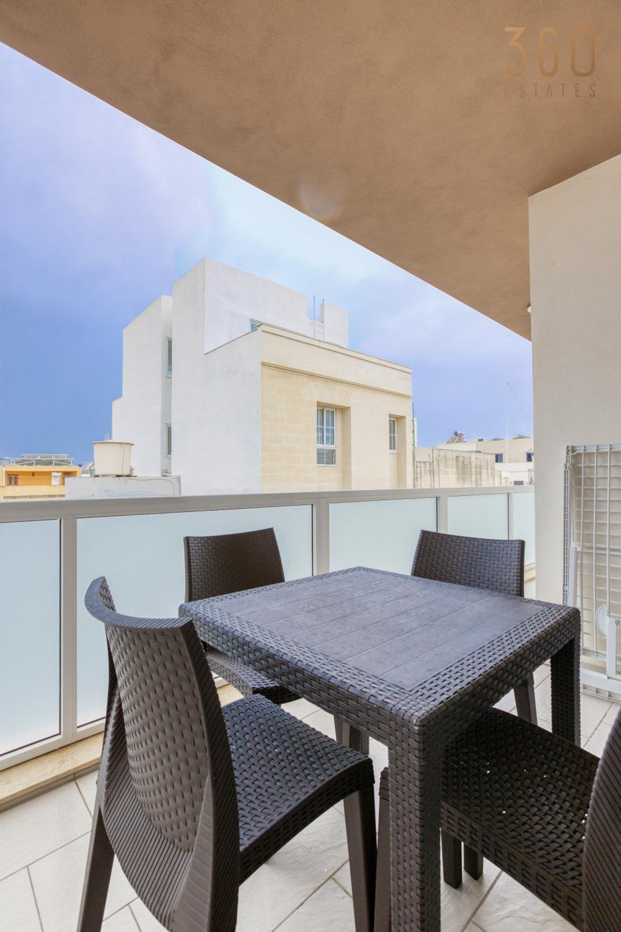 Cosy 3BR home with Balcony & Sofa bed in Zabbar by 360 Estates photo 3