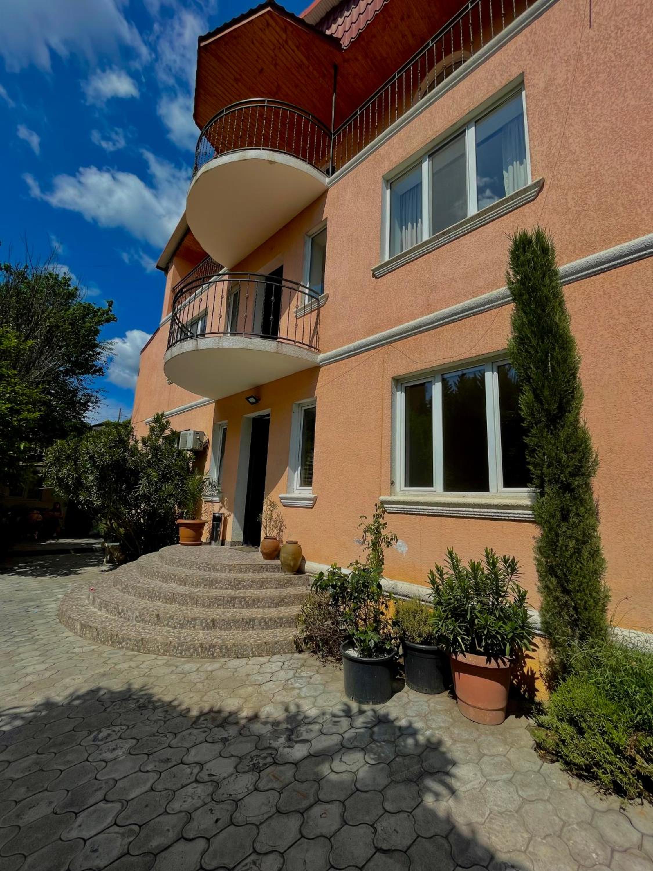 Varketili garden