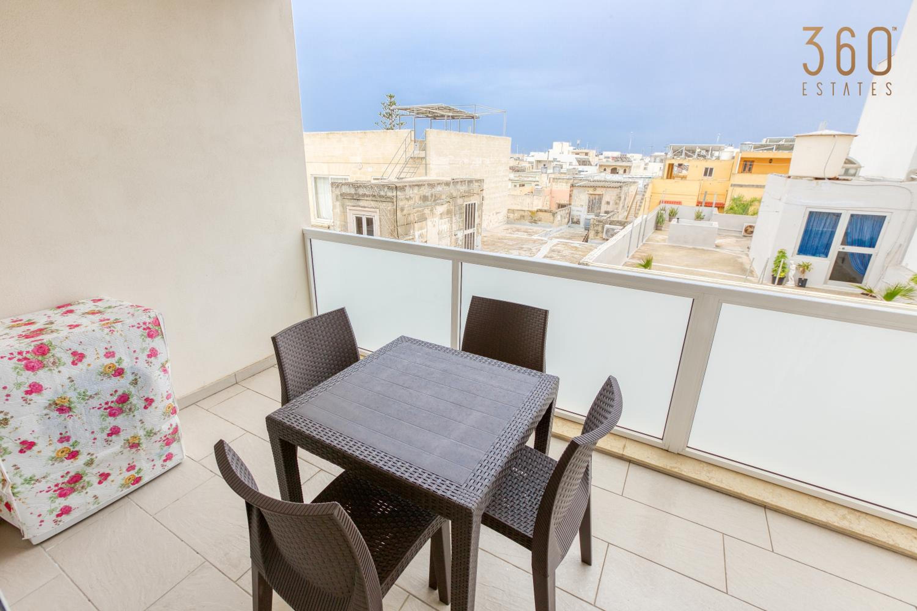 Cosy 3BR home with Balcony & Sofa bed in Zabbar by 360 Estates photo 4