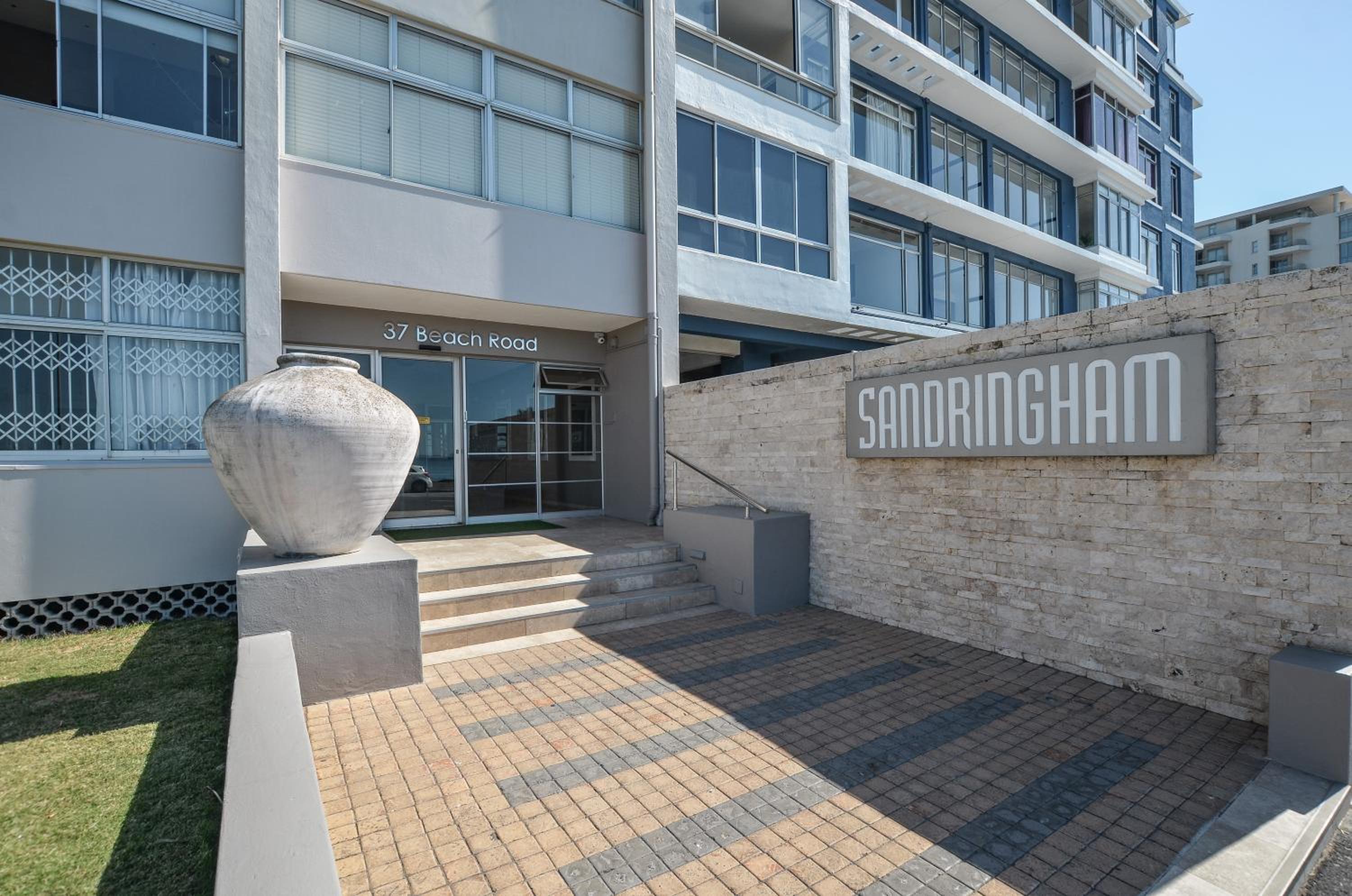 Beautiful Studio Apartment in Mouille Point view 3