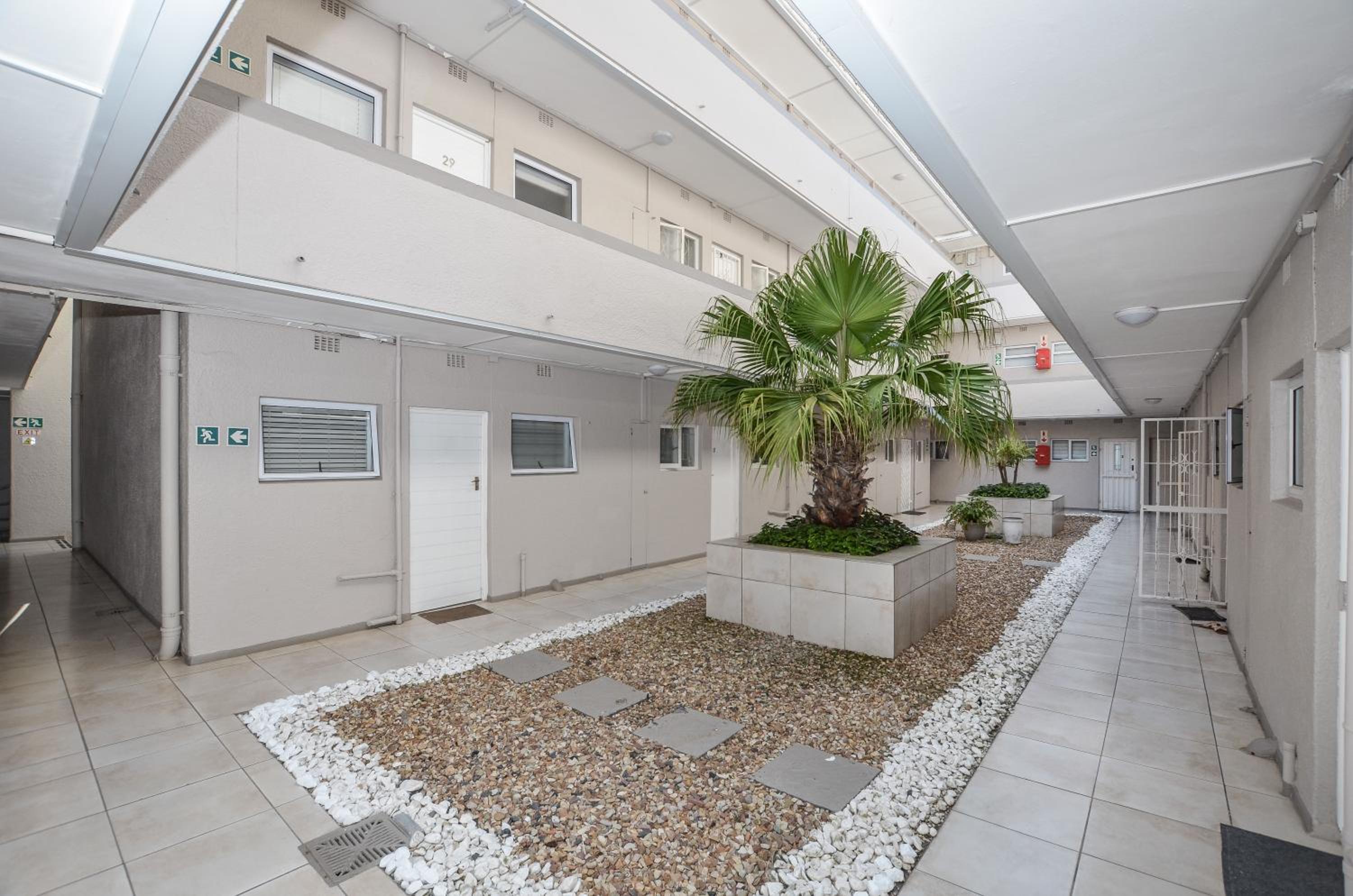 Beautiful Studio Apartment in Mouille Point view 5