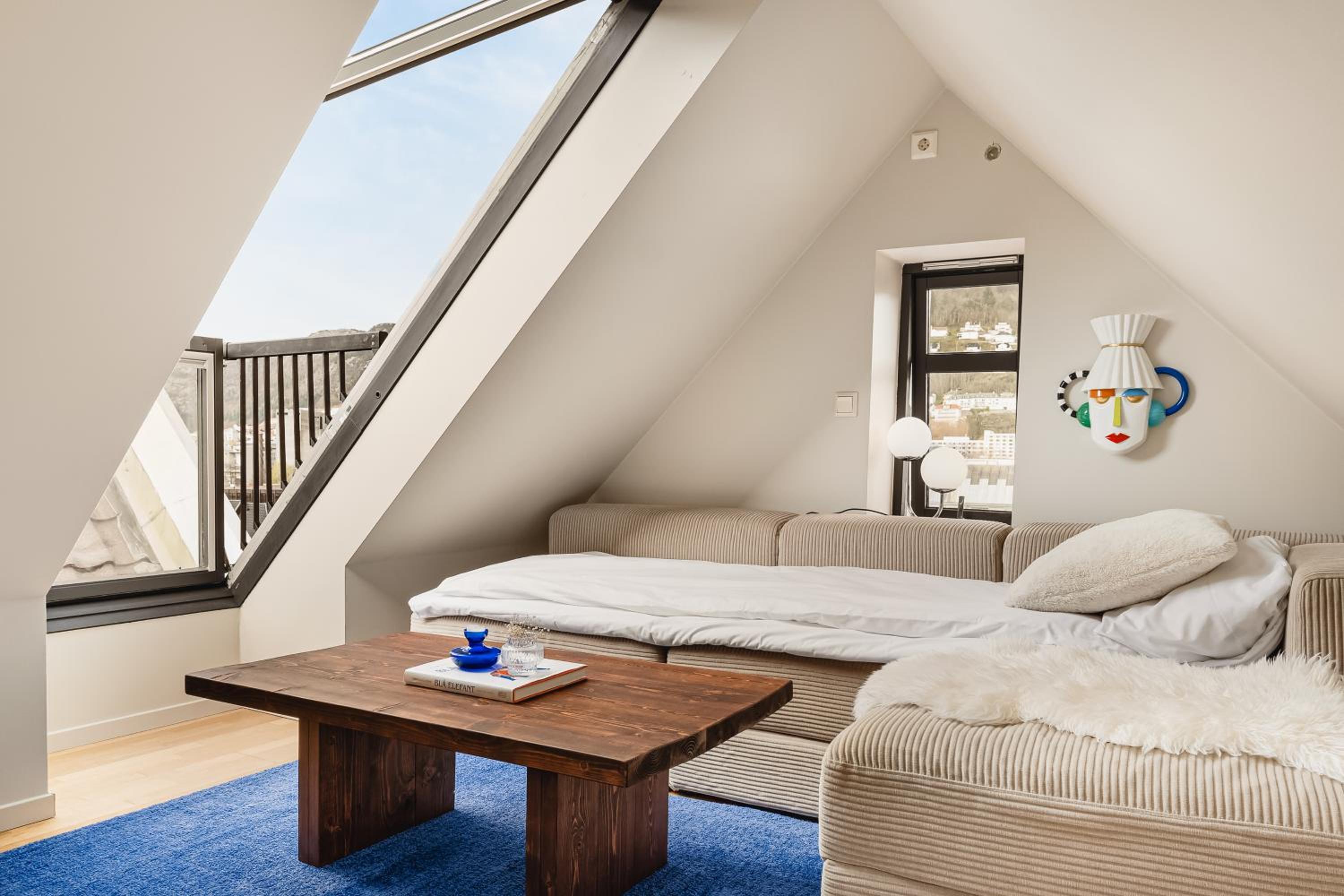 Top-floor Apart W/ Private Patio And Work Space view 4