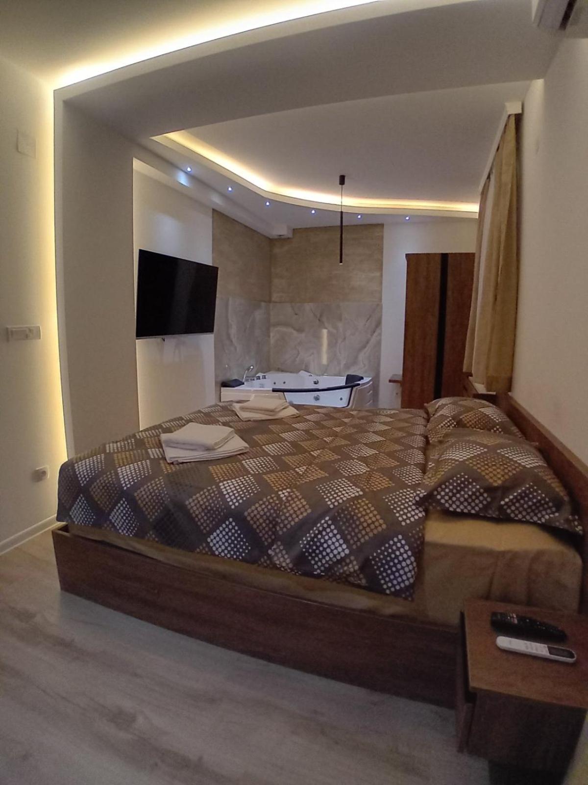 Aqua Studios with Spa & Free Parking view 5