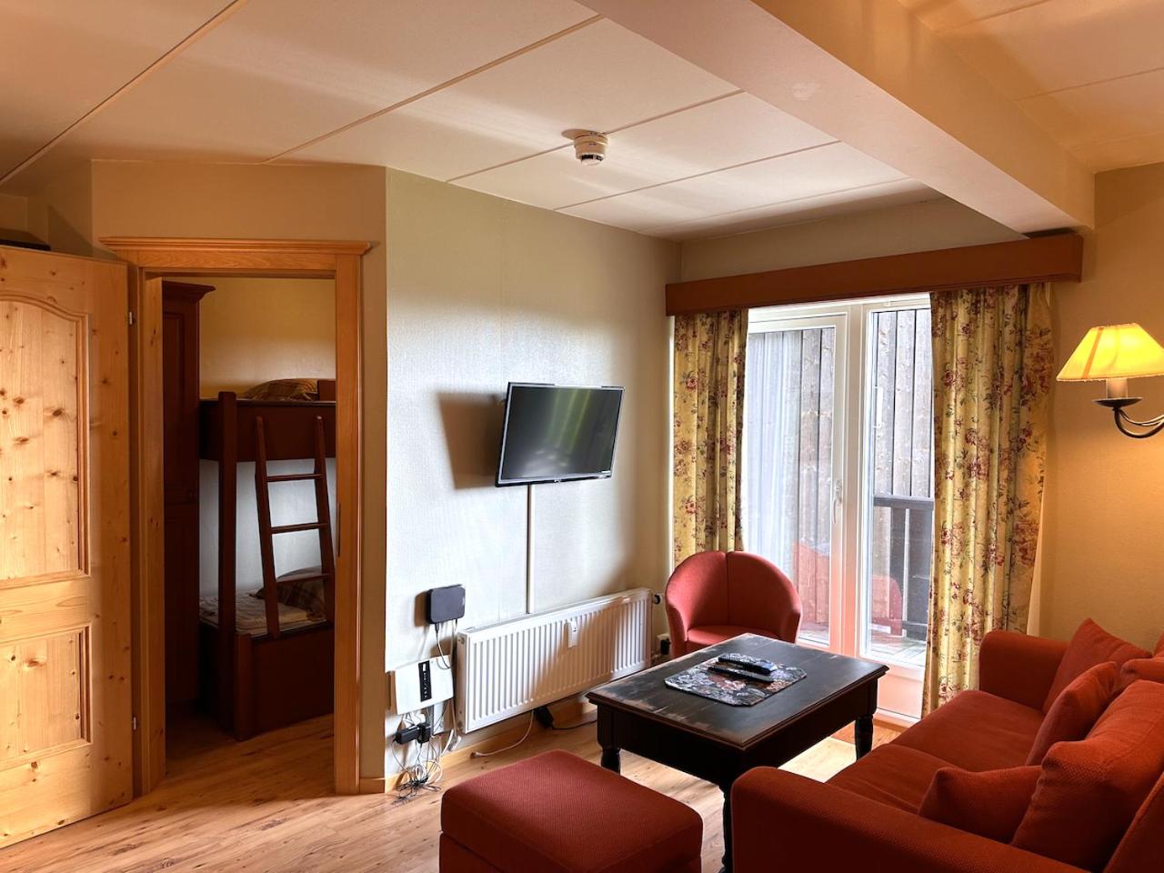 Ideal Base For Exploring 2 Bedrooms & Balcony view 2