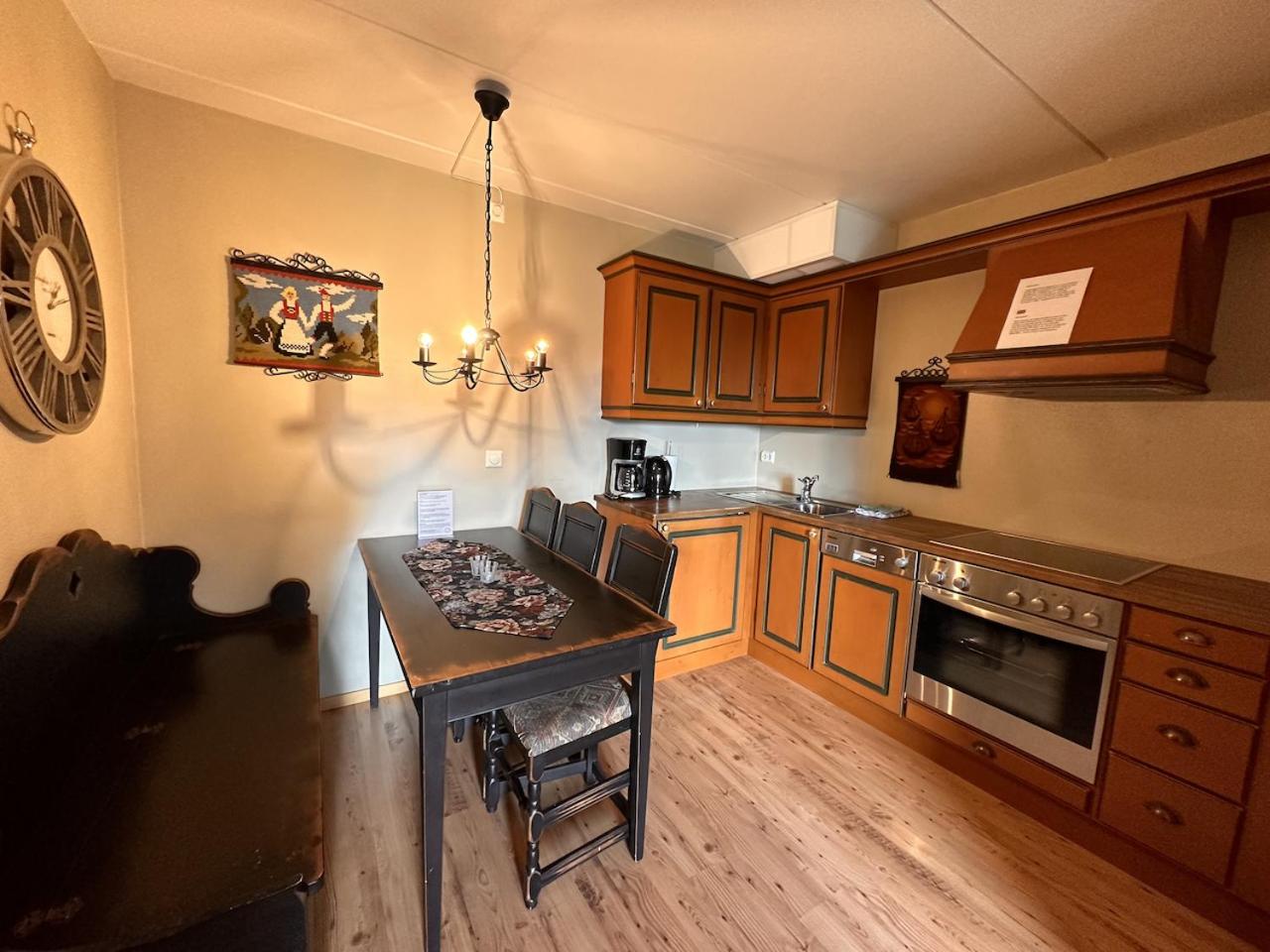 Ideal Base For Exploring 2 Bedrooms & Balcony view 4